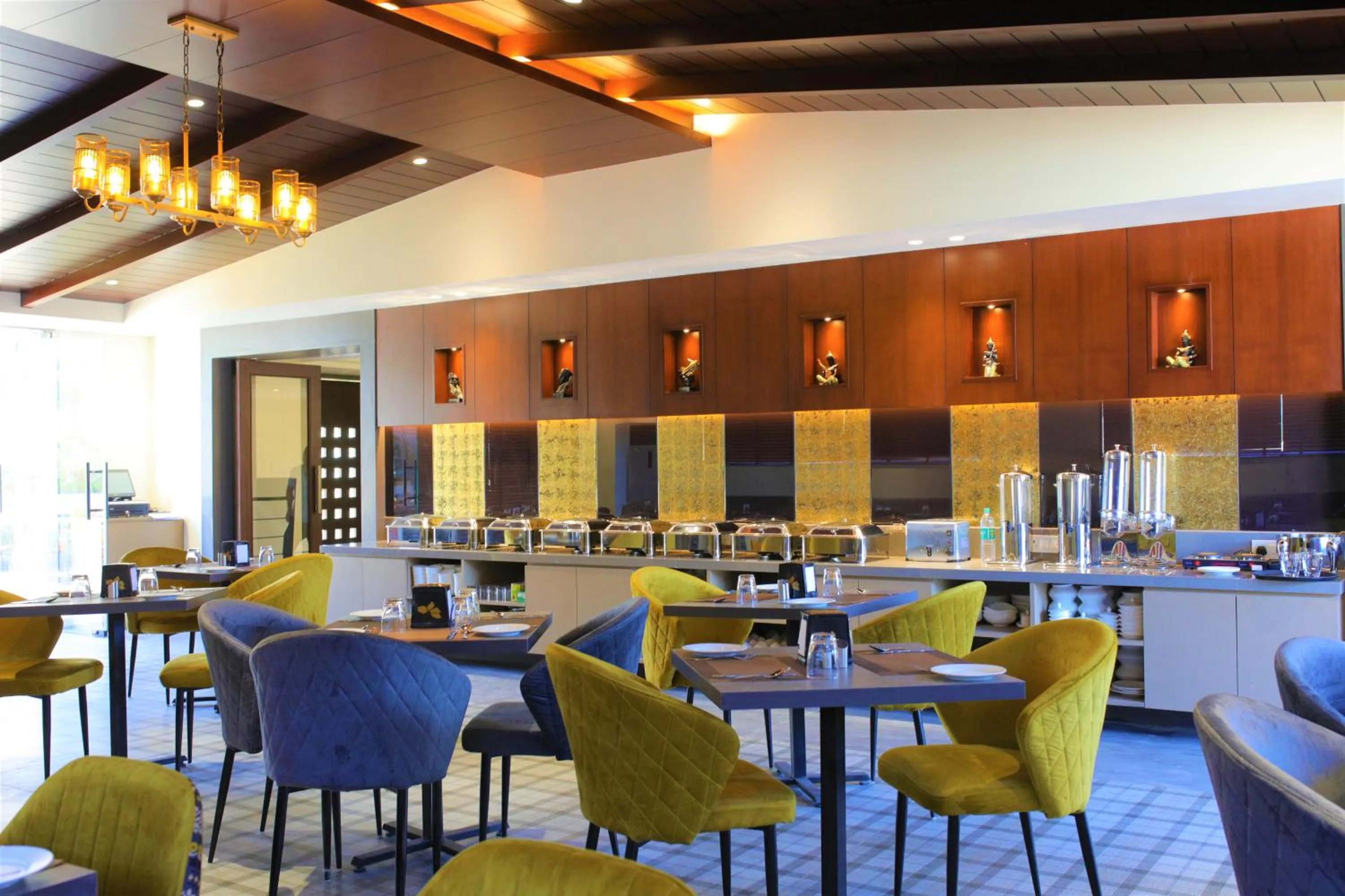 Restaurant/places to eat in Pride Biznotel Haldwani