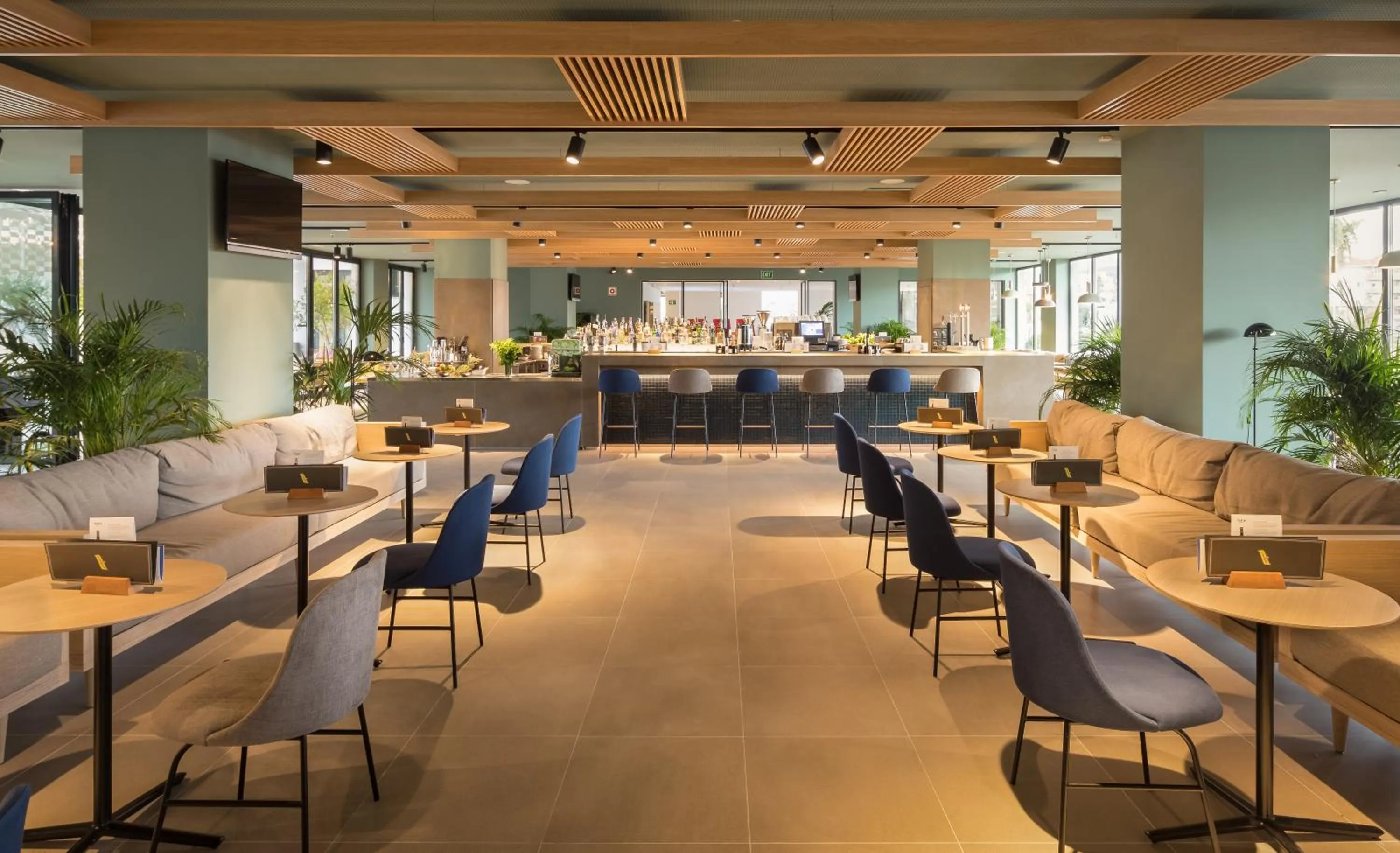 Lounge or bar in AQUA Hotel Silhouette & Spa - Adults Only