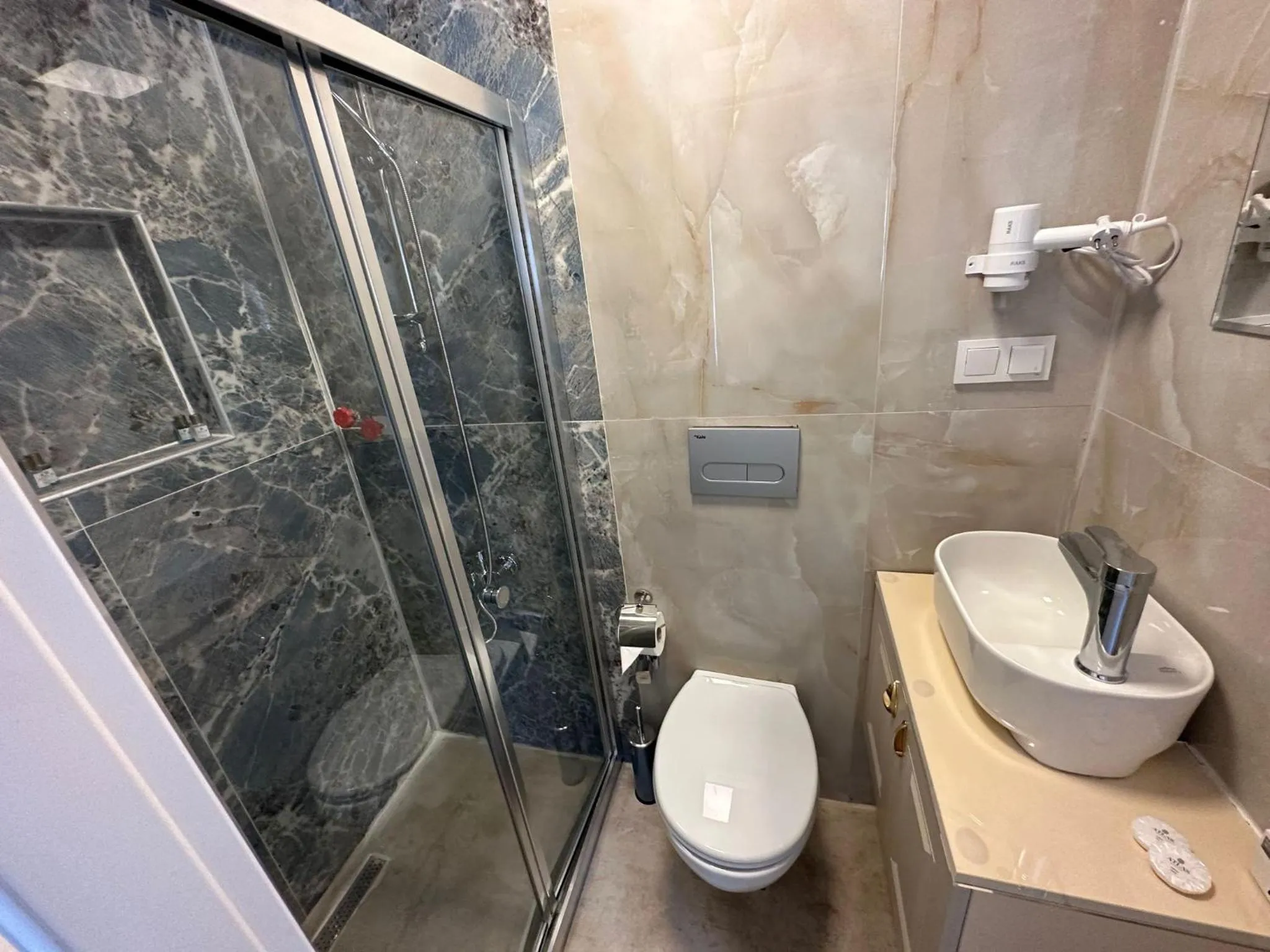 Shower in st945 Palas Otel