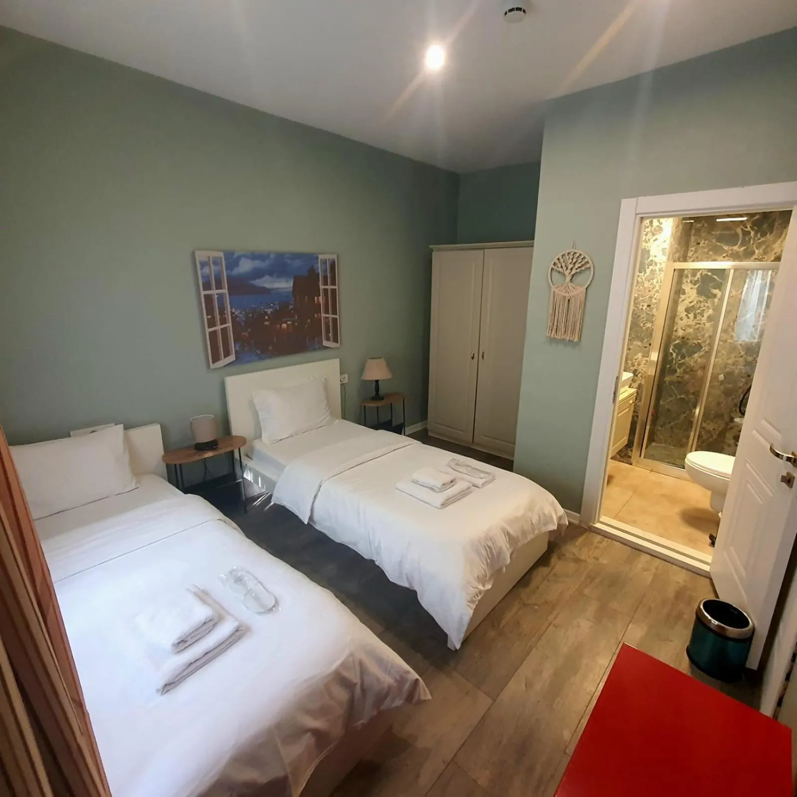 Photo of the whole room, Bed in st945 Palas Otel