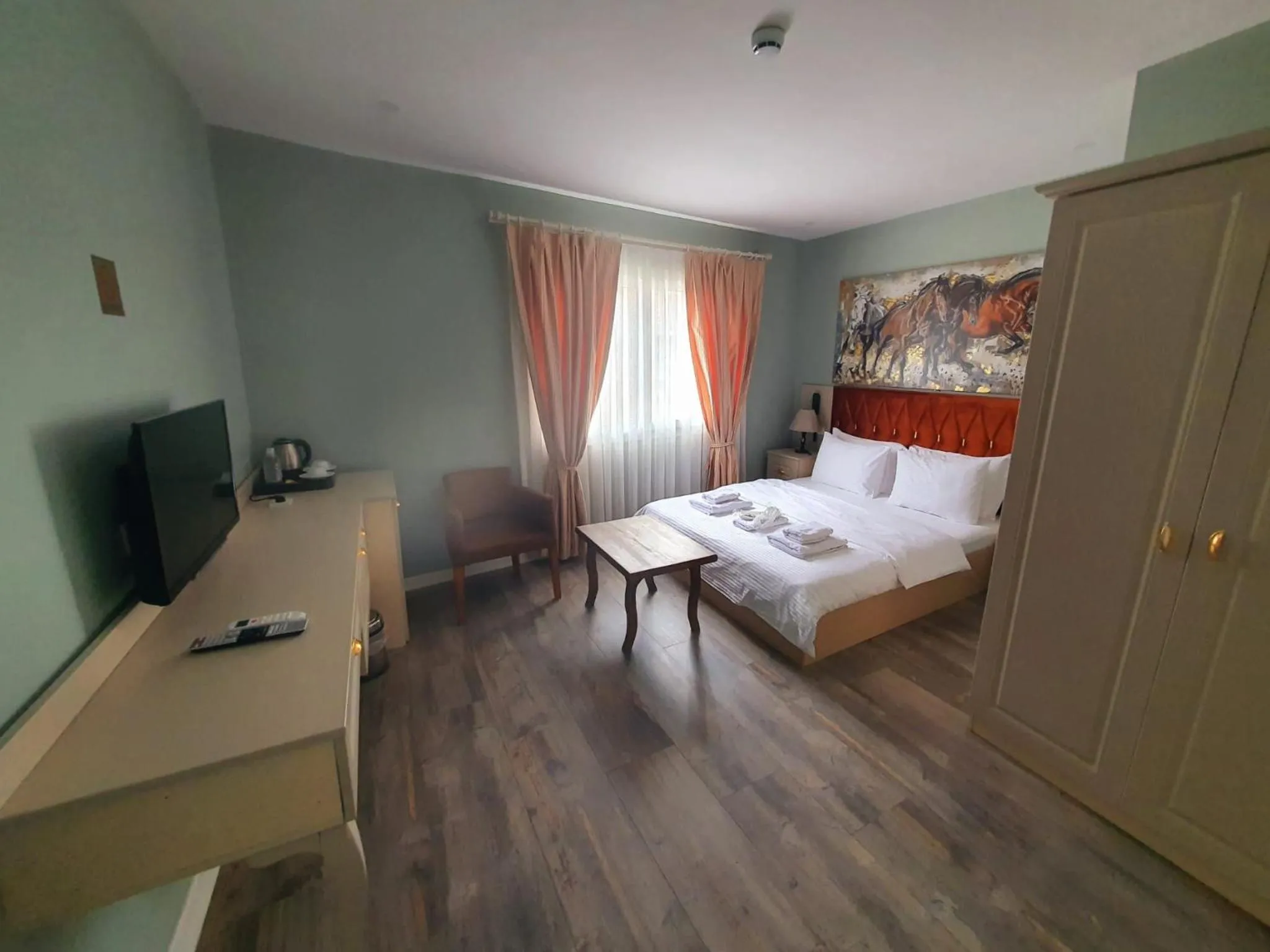 Photo of the whole room, Bed in st945 Palas Otel