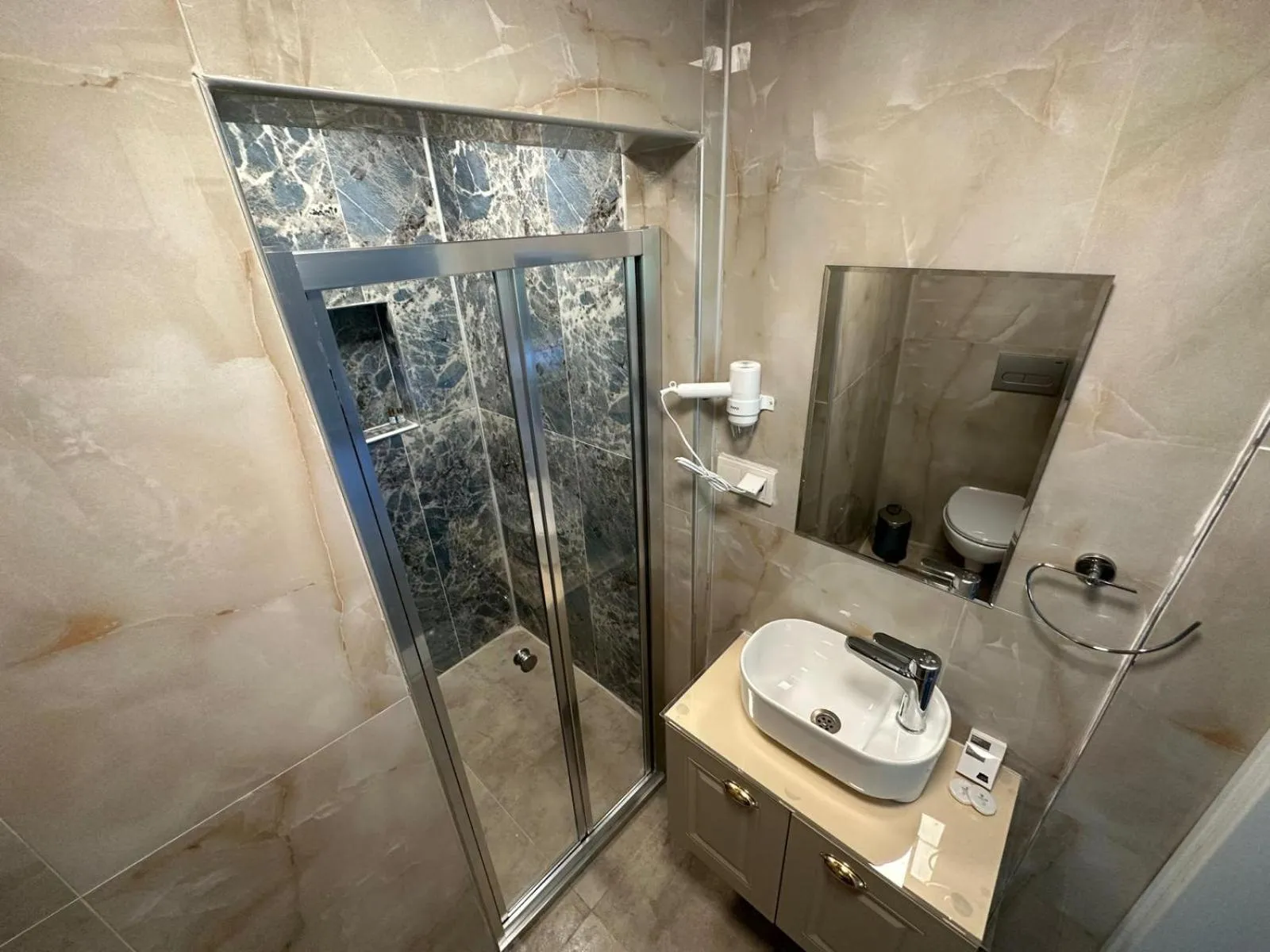 Shower in st945 Palas Otel
