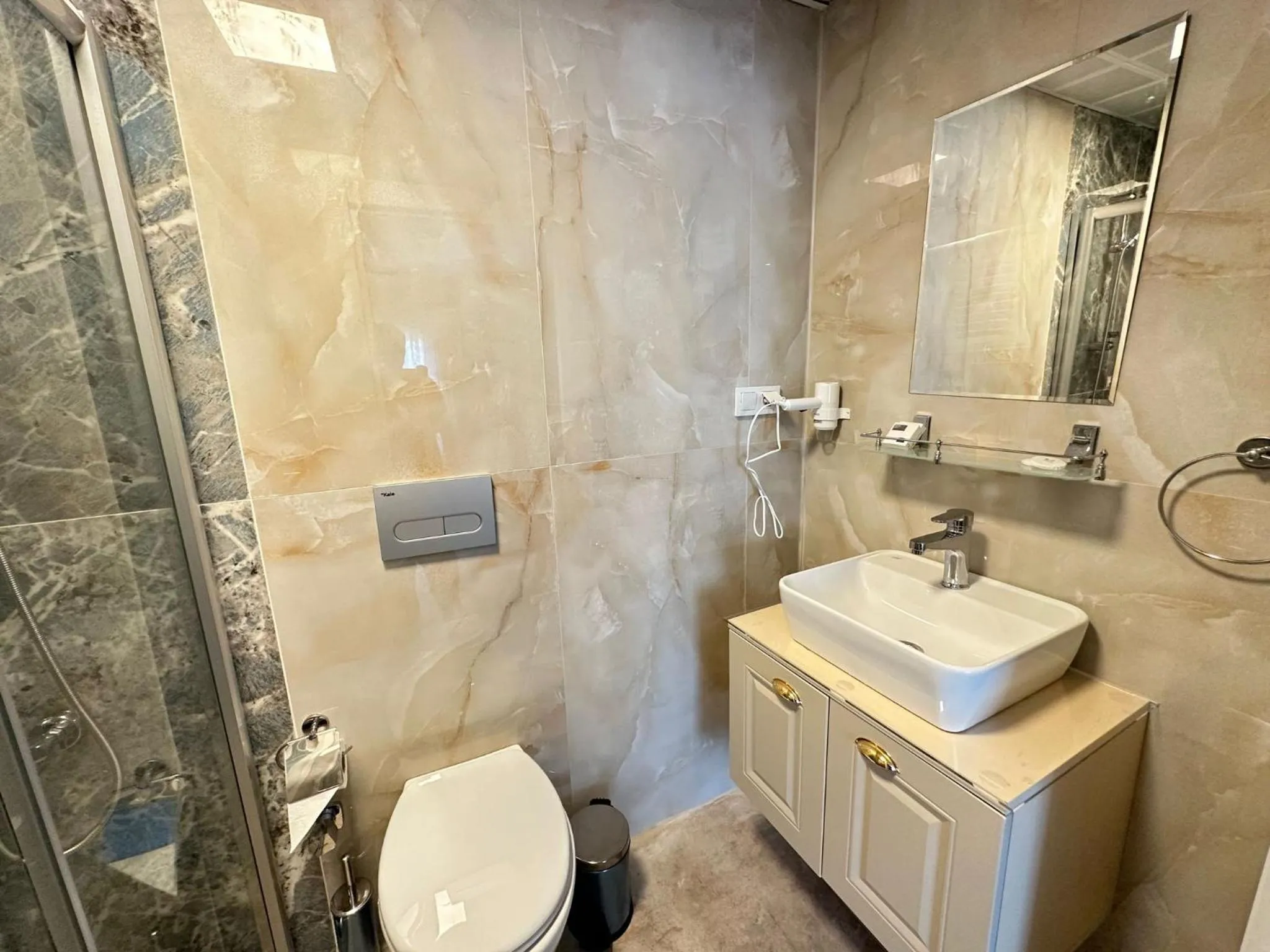 Shower in st945 Palas Otel