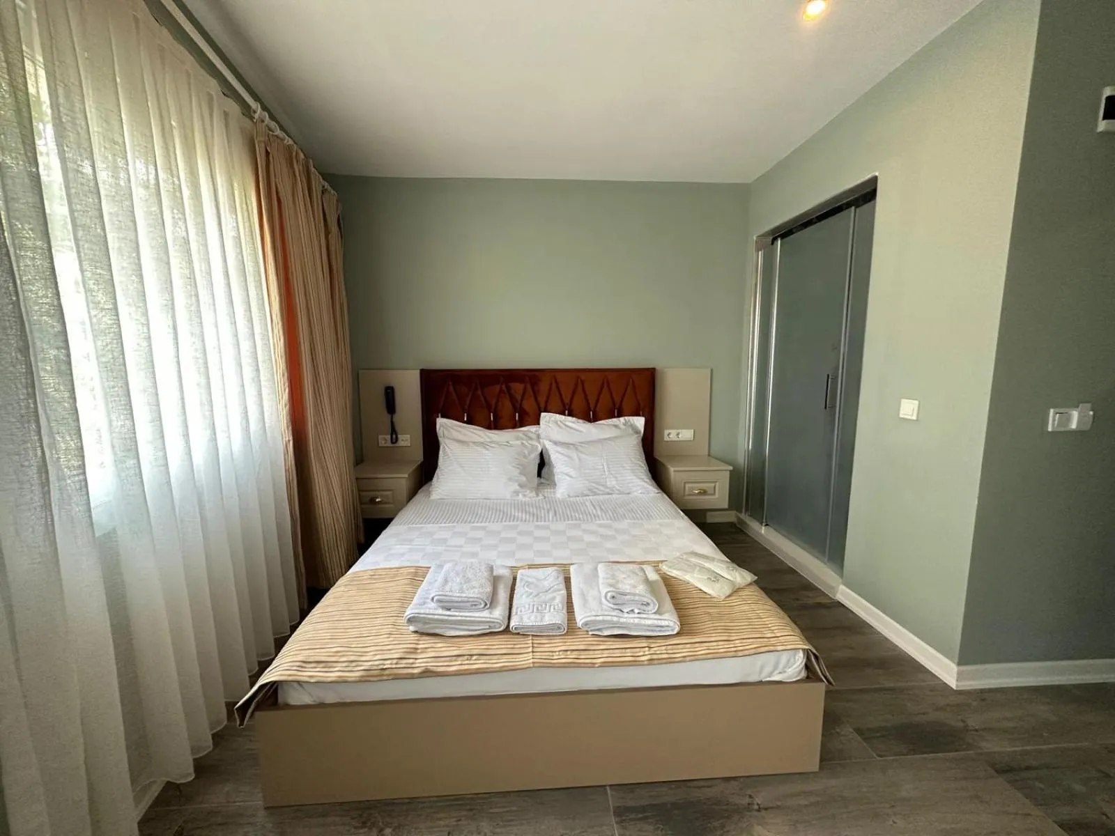 Photo of the whole room, Bed in st945 Palas Otel