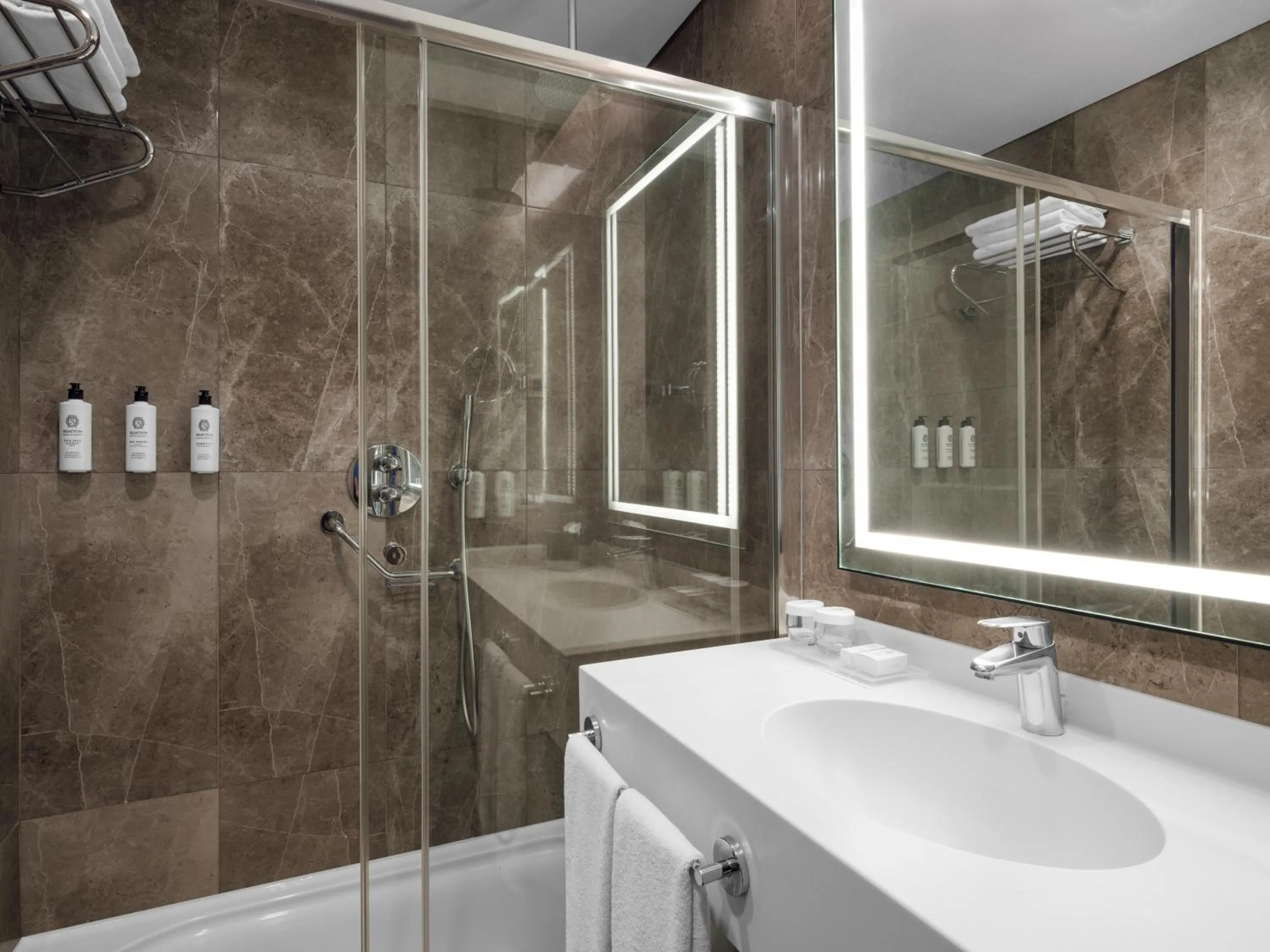 Shower in Selectum City Ataşehir