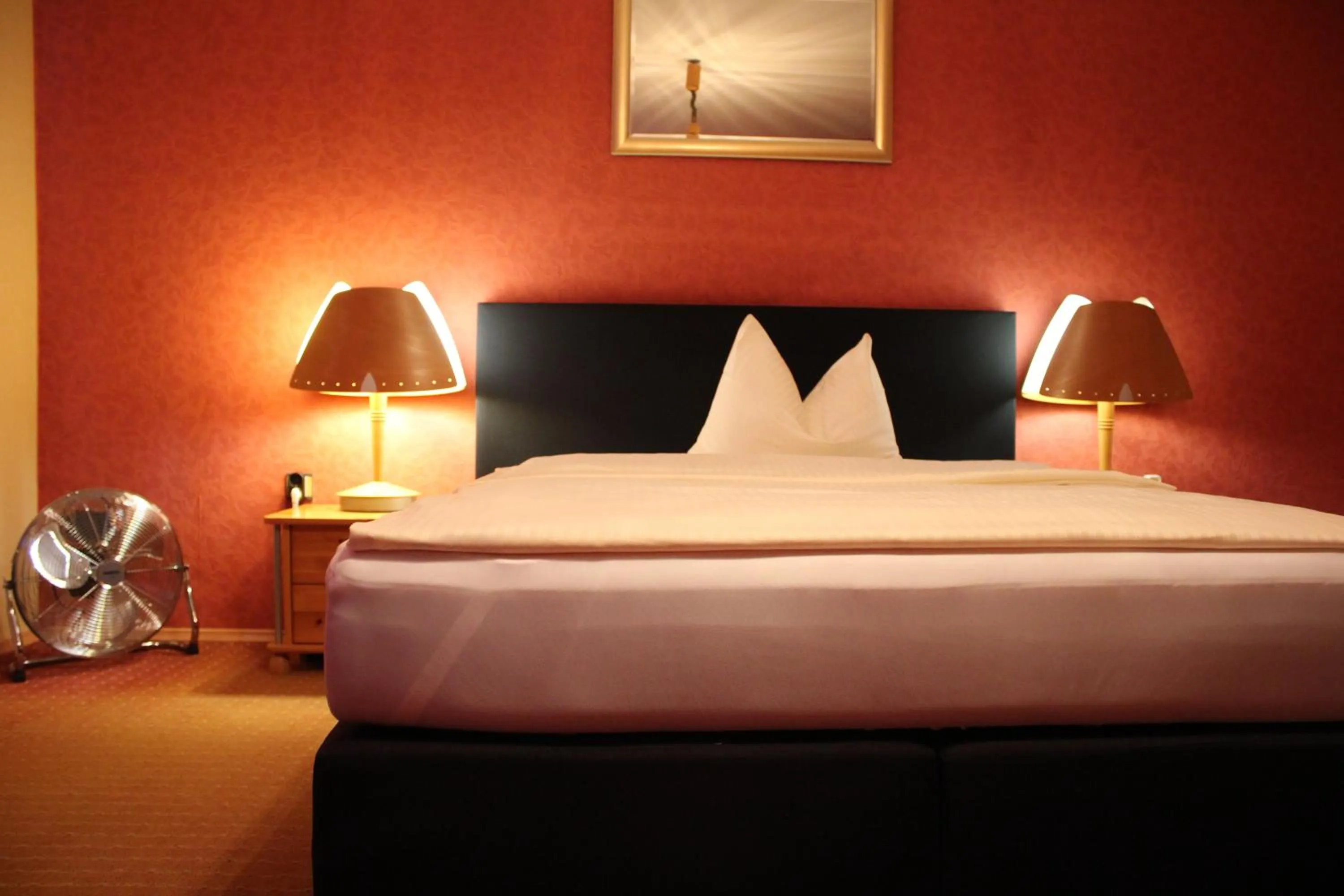 Photo of the whole room, Bed in Occhipinti Passione - Restaurant & Hotel - Weyhausen