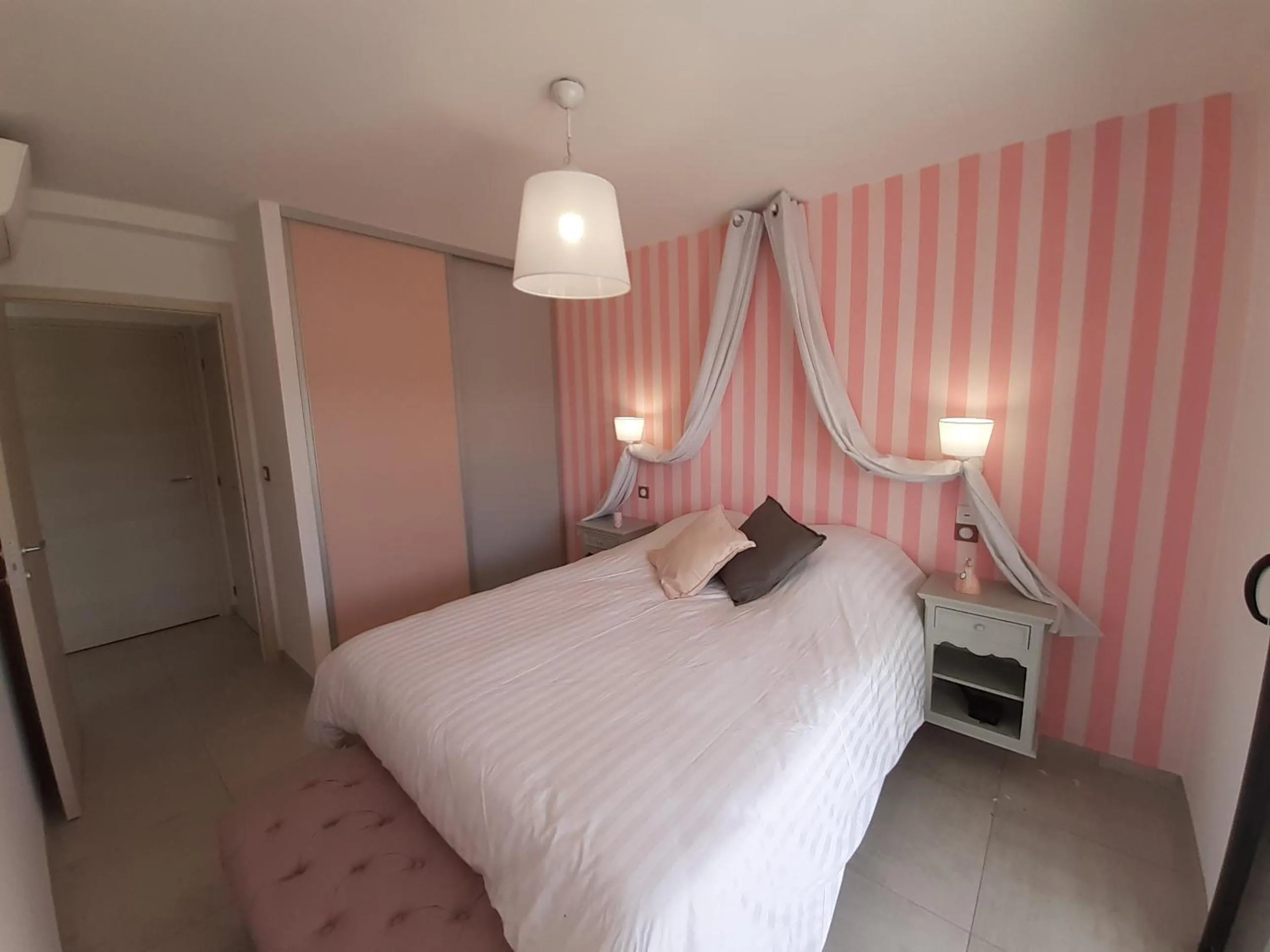 Bedroom, Bed in Domaine de Pacciolello - Porticcio