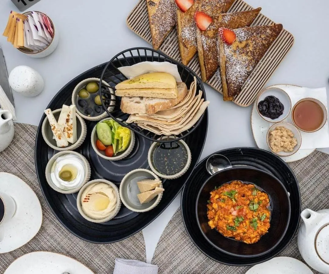 Restaurant/places to eat in Mina Hotel and Residences By The Torch