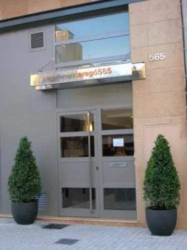 Facade/entrance in Apartaments Aragó565 Facade/entrance in Apartaments Aragó565