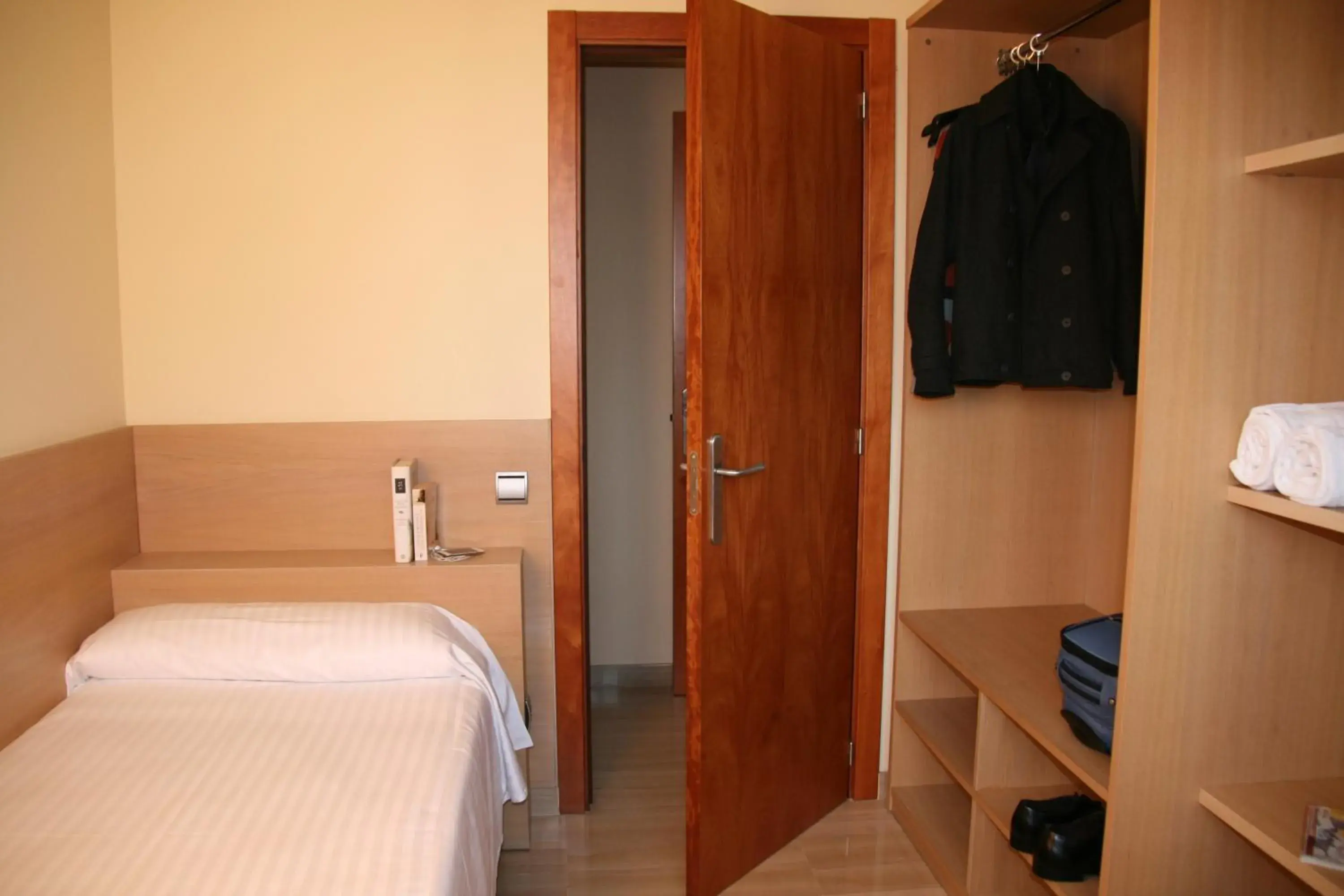 Bed in Apartaments Aragó565 Bed in Apartaments Aragó565