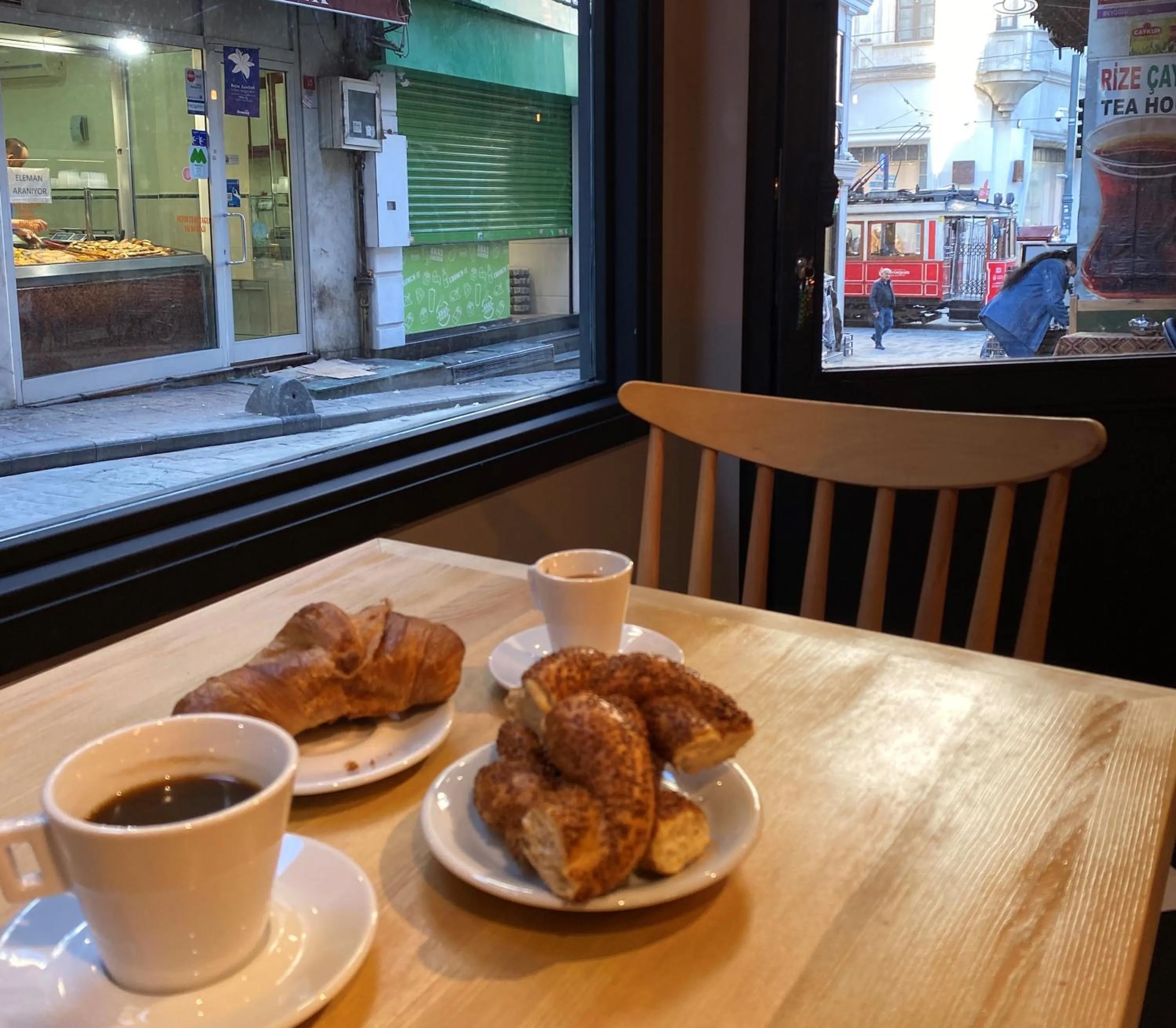 Restaurant/places to eat in Li Hotel Pera