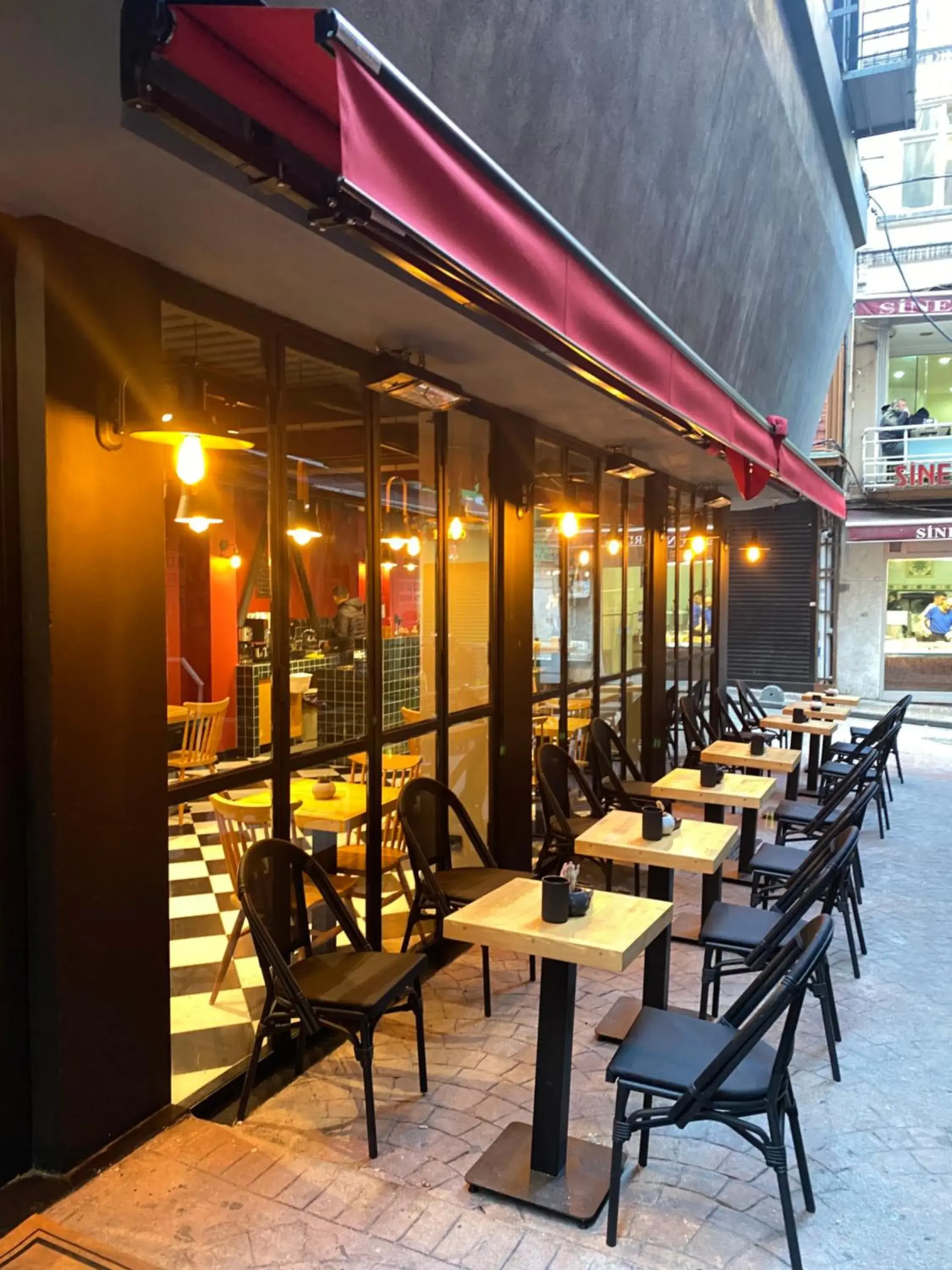 Restaurant/places to eat in Li Hotel Pera Restaurant/places to eat in Li Hotel Pera