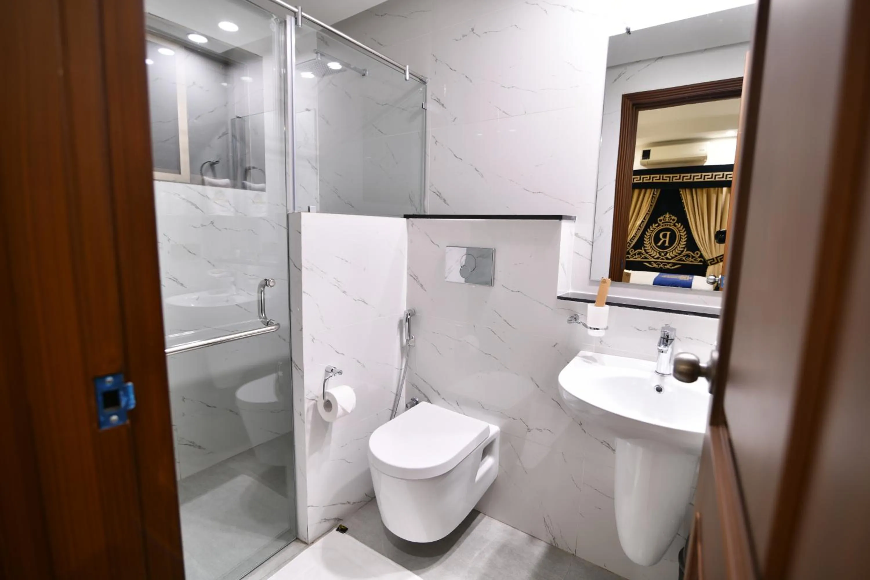 Toilet in Royal Regency Hotel