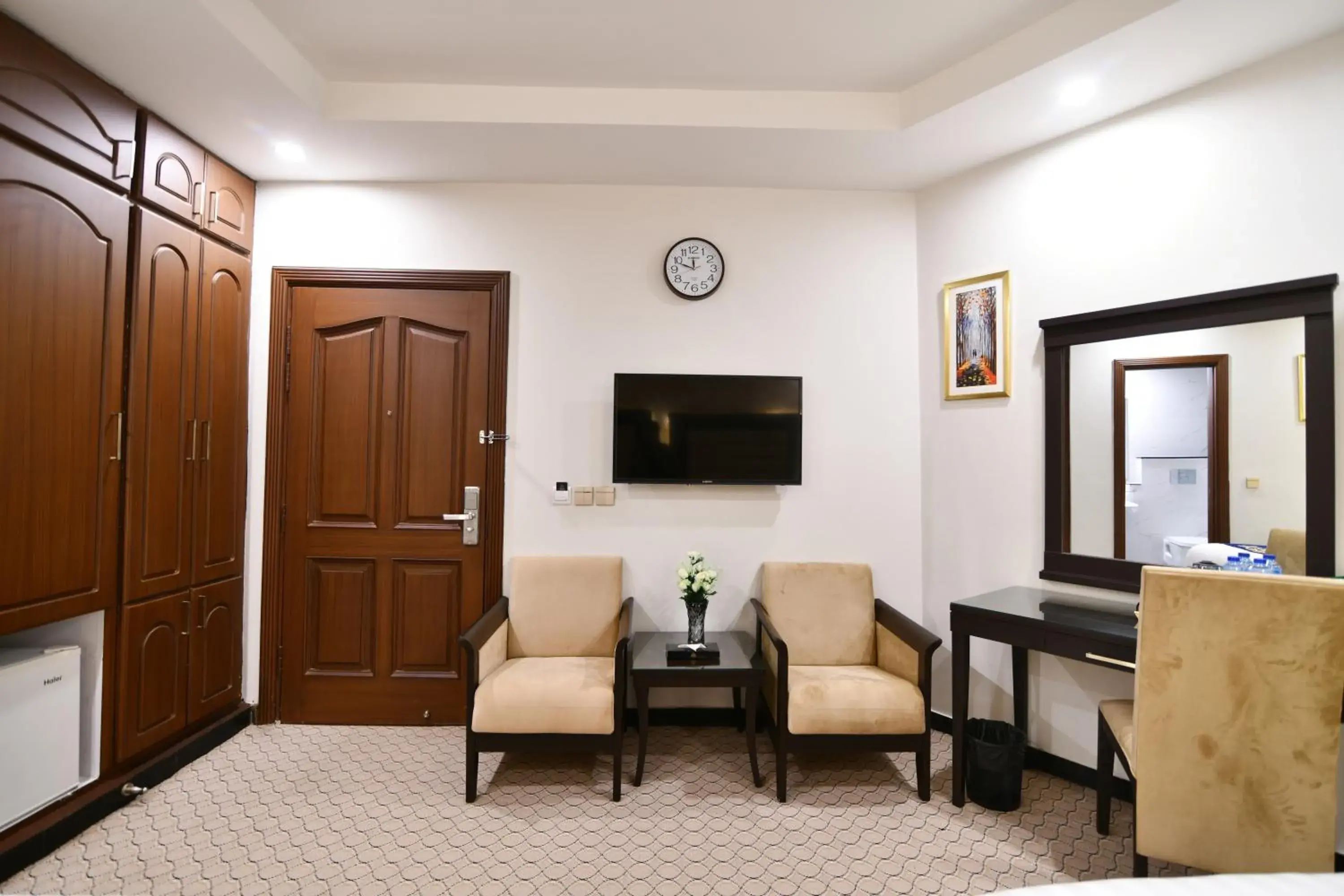 Deluxe Twin Room in Royal Regency Hotel Deluxe Twin Room in Royal Regency Hotel