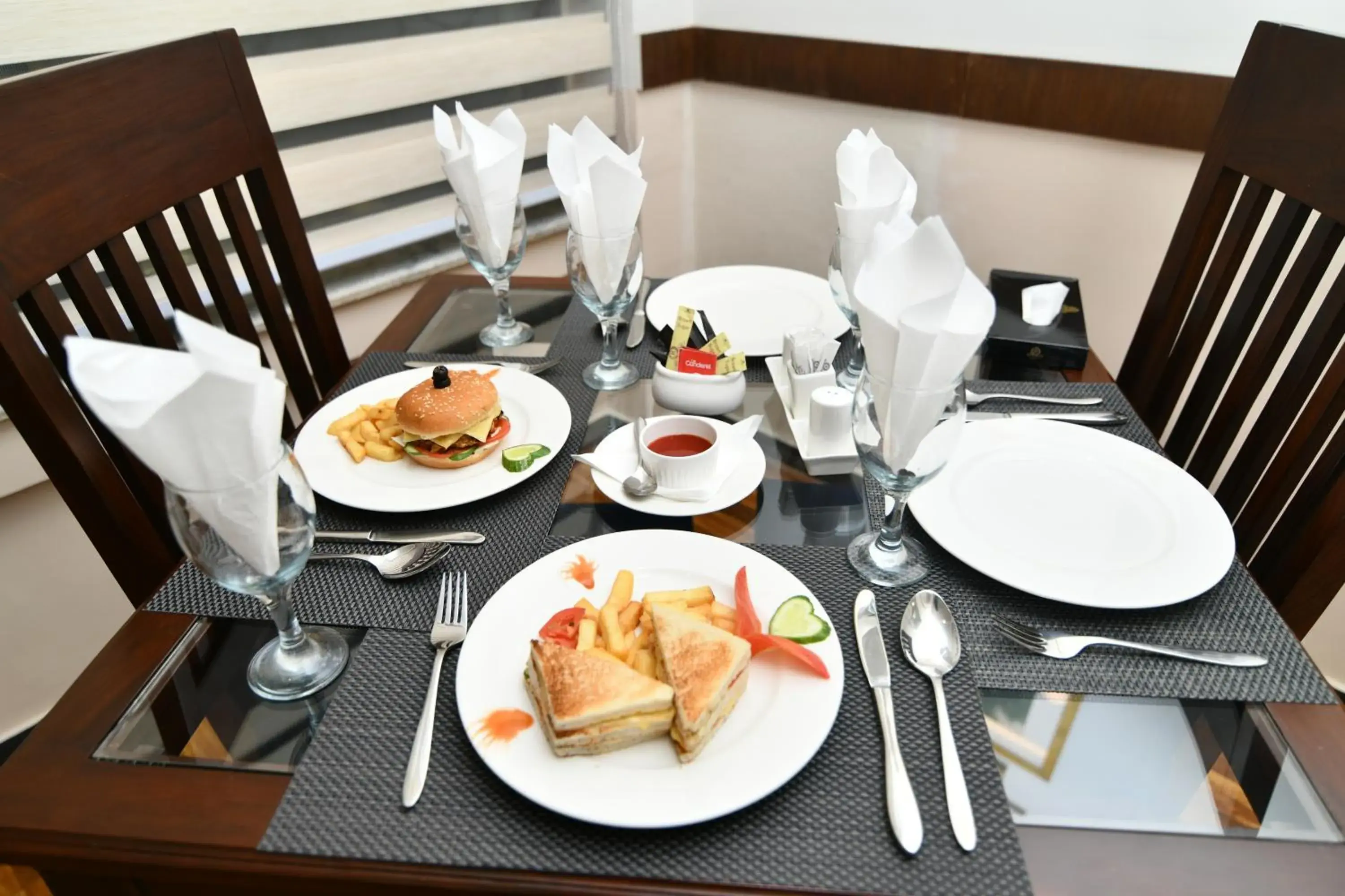 Restaurant/places to eat in Royal Regency Hotel Restaurant/places to eat in Royal Regency Hotel
