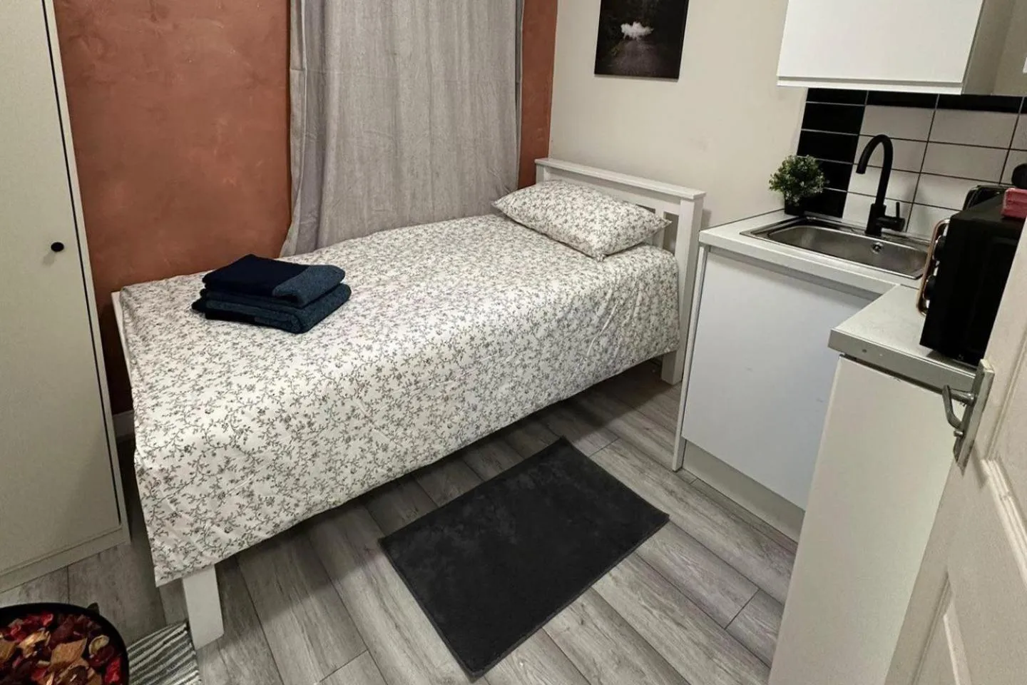 Studio - Sleeps 1 - Acton Park & Stn Close