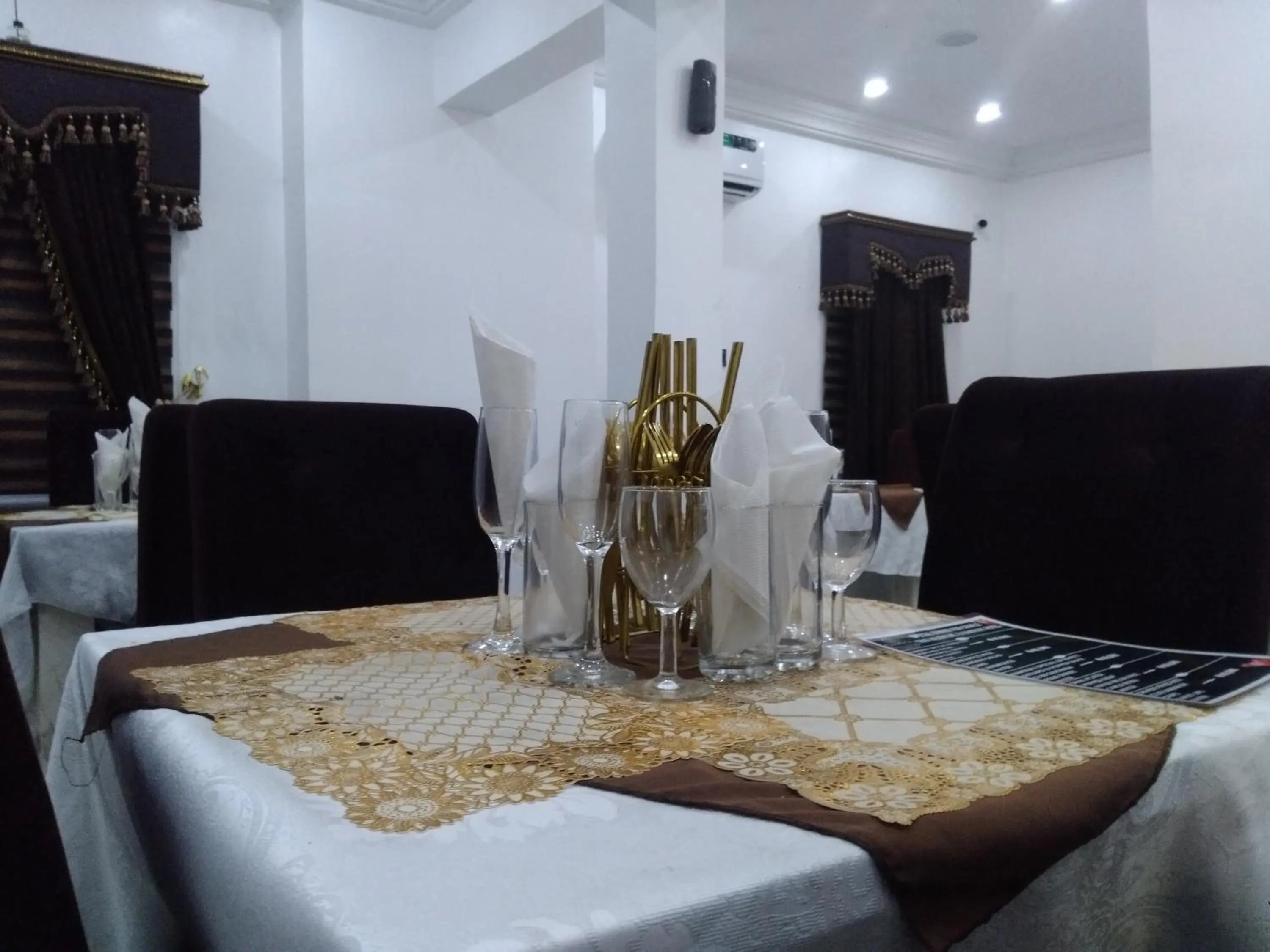 Restaurant/places to eat in Kawruky Hotel Benin
