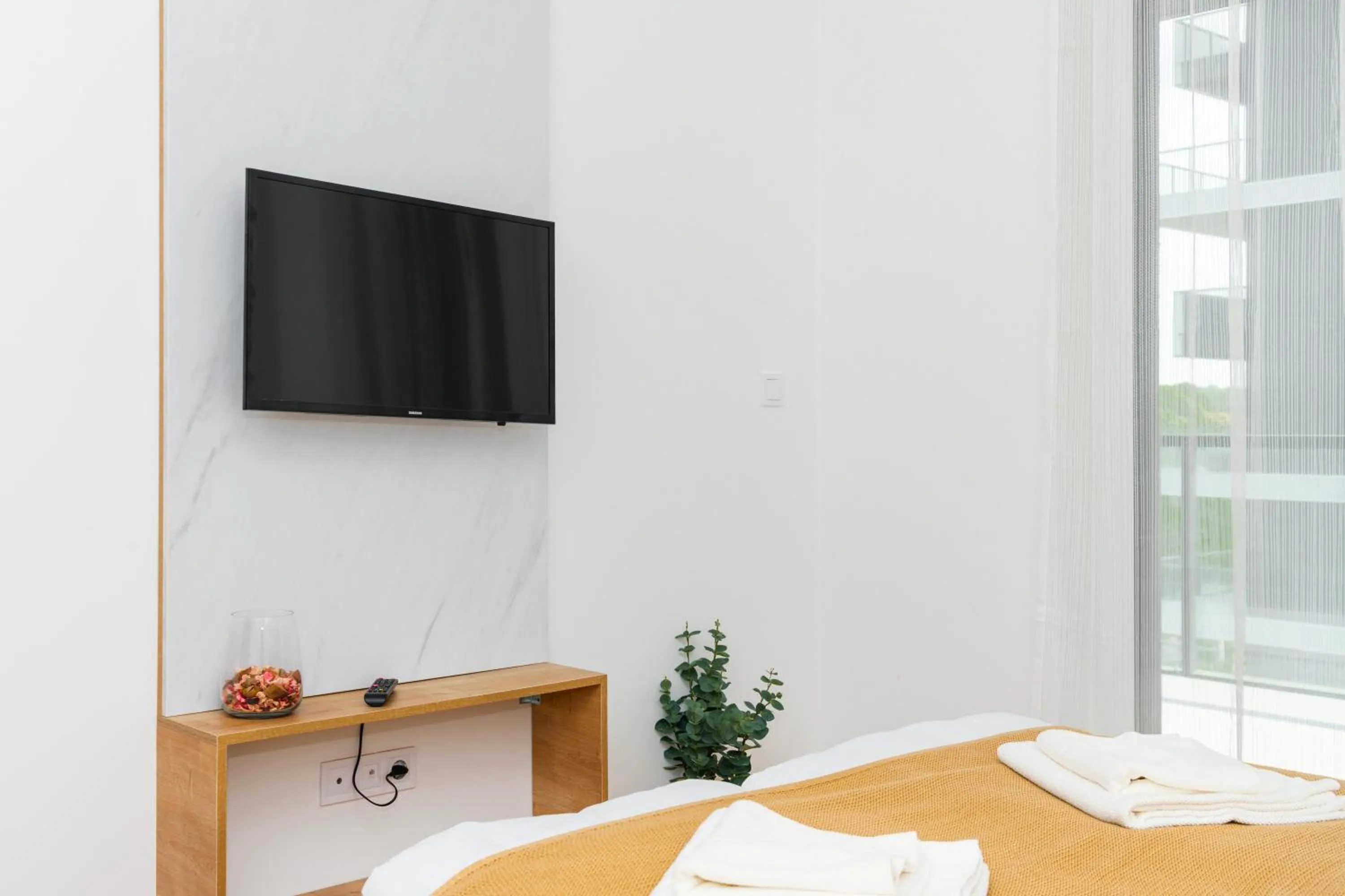 Communal lounge/ TV room, Bed in WaterFront City Apartments by FirstHost