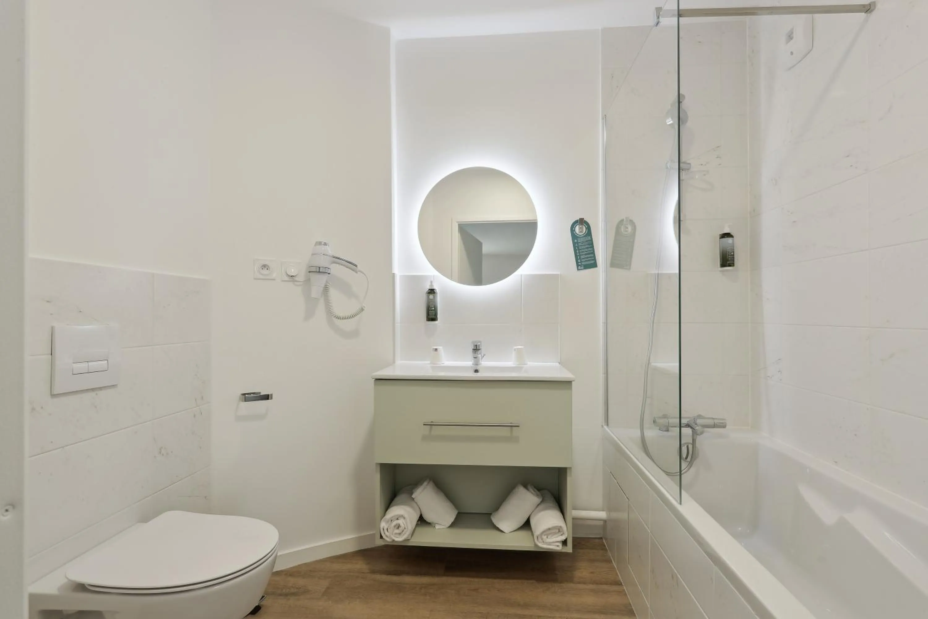 Bathroom in All Suites Appart Hôtel - Noisy-le-Grand