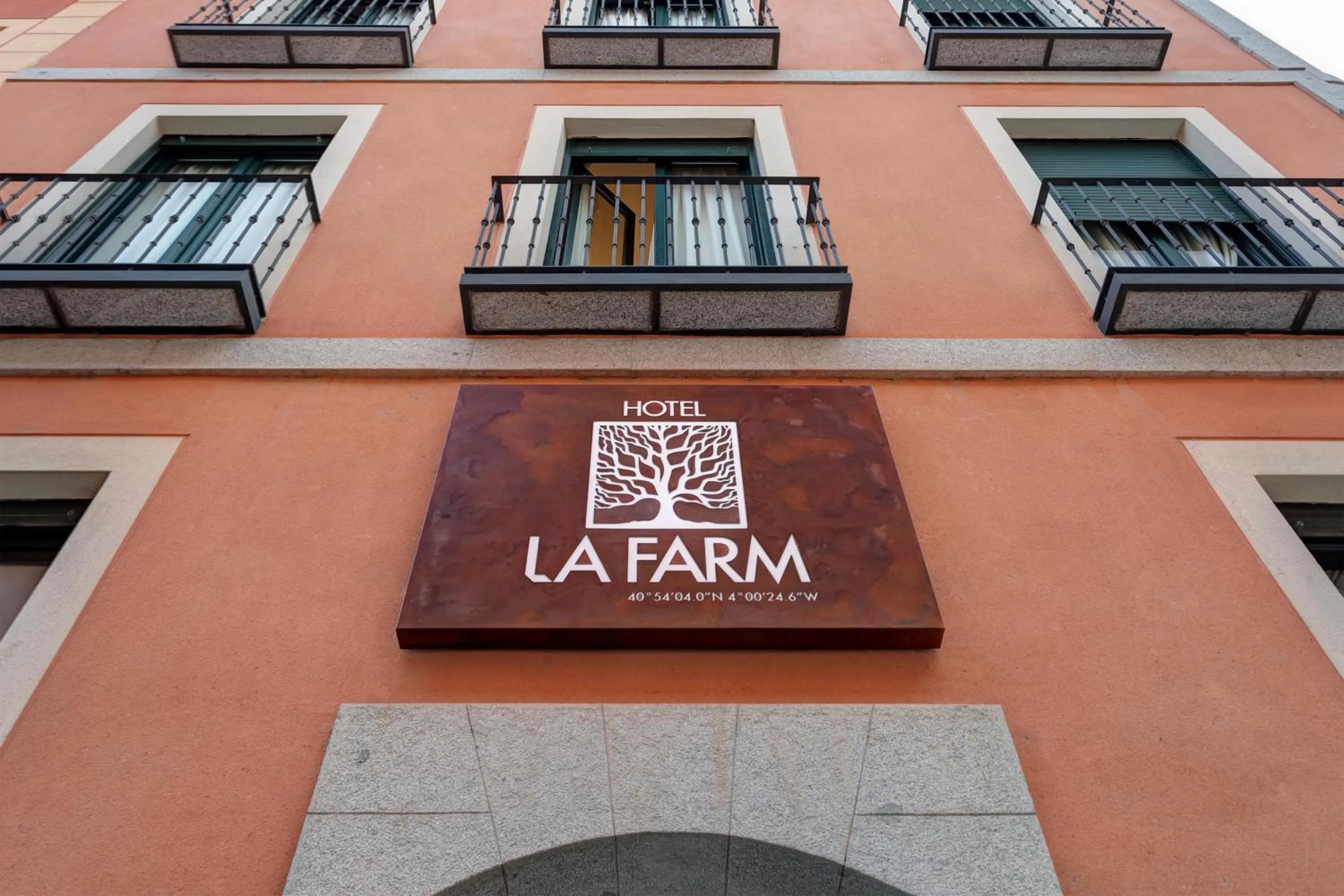 Property logo or sign in Hospedium Hotel La Farm