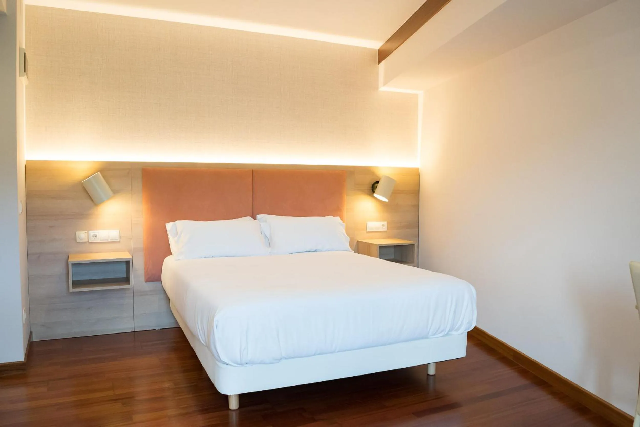 Bed in Hotel Parking Miradoiro de Belvís