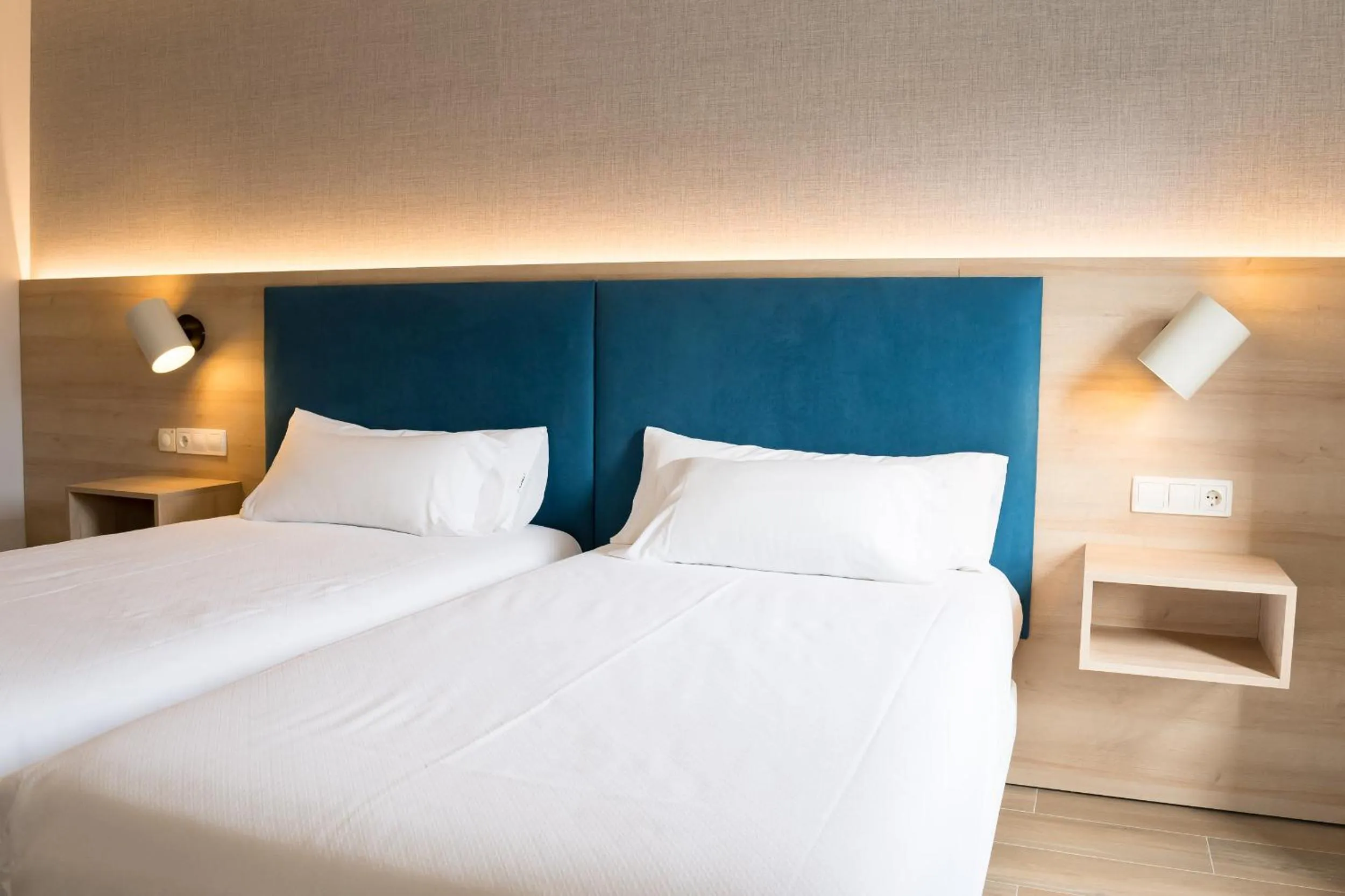 Bed in Hotel Parking Miradoiro de Belvís