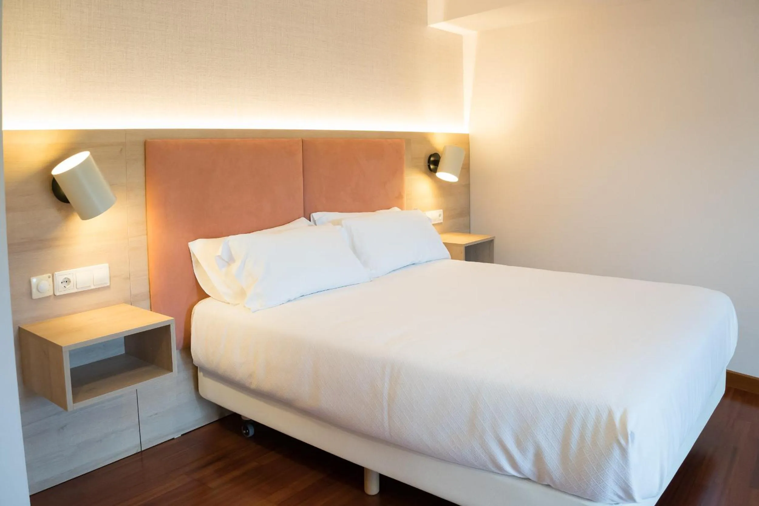 Bed in Hotel Parking Miradoiro de Belvís