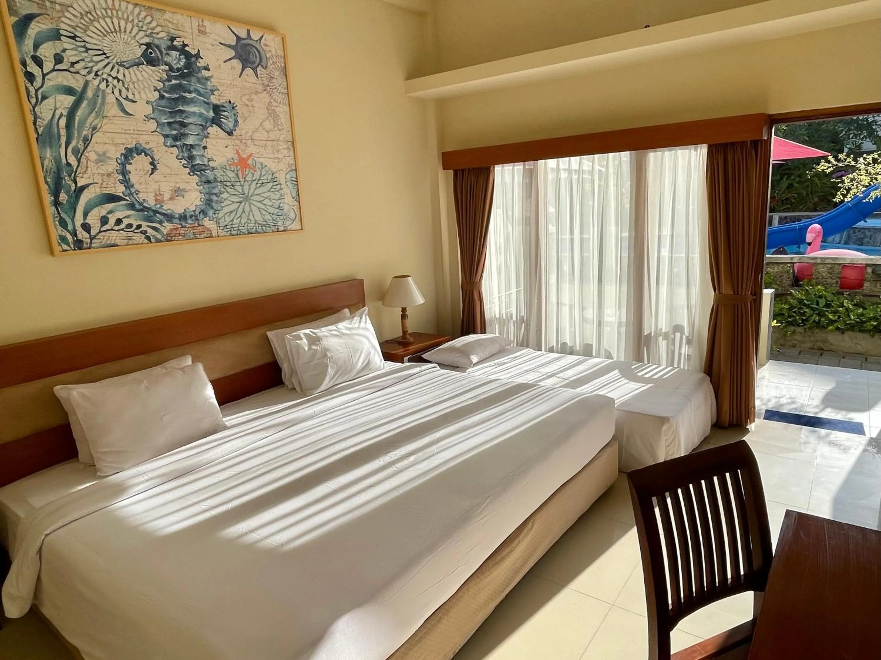 Photo of the whole room, Bed in Marine Bay Sanur