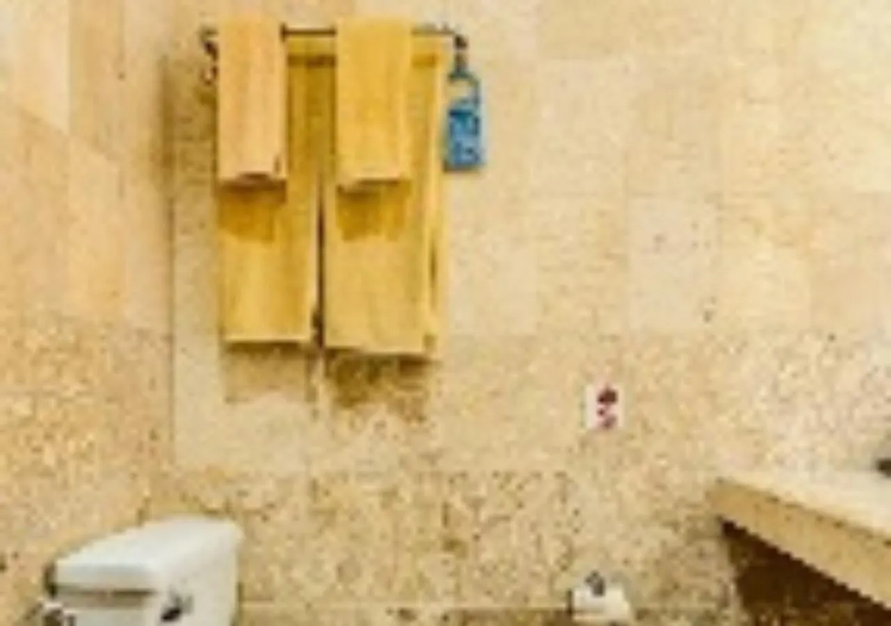 Shower in Marine Bay Sanur