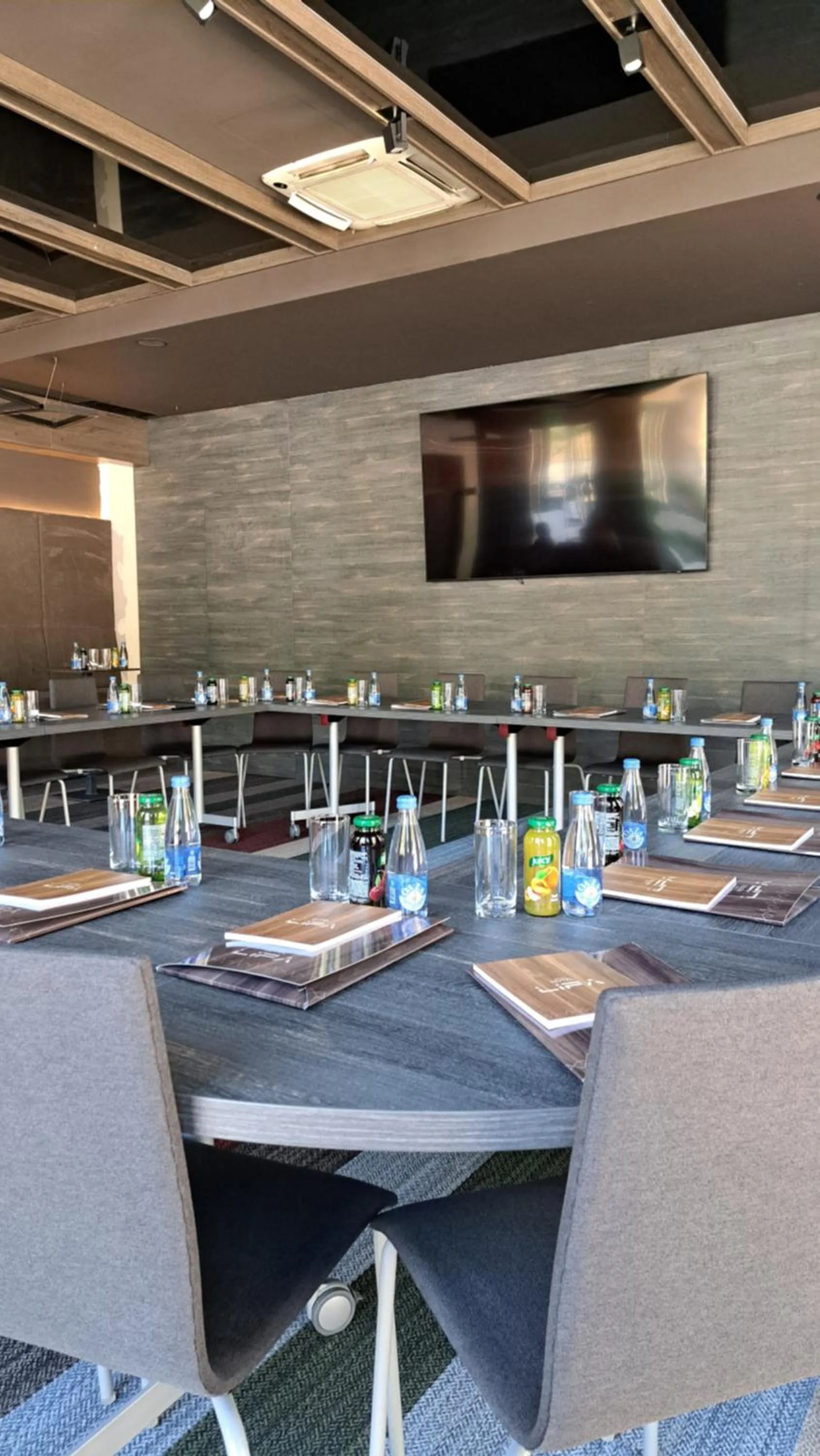 Restaurant/places to eat in Lipa Hotel