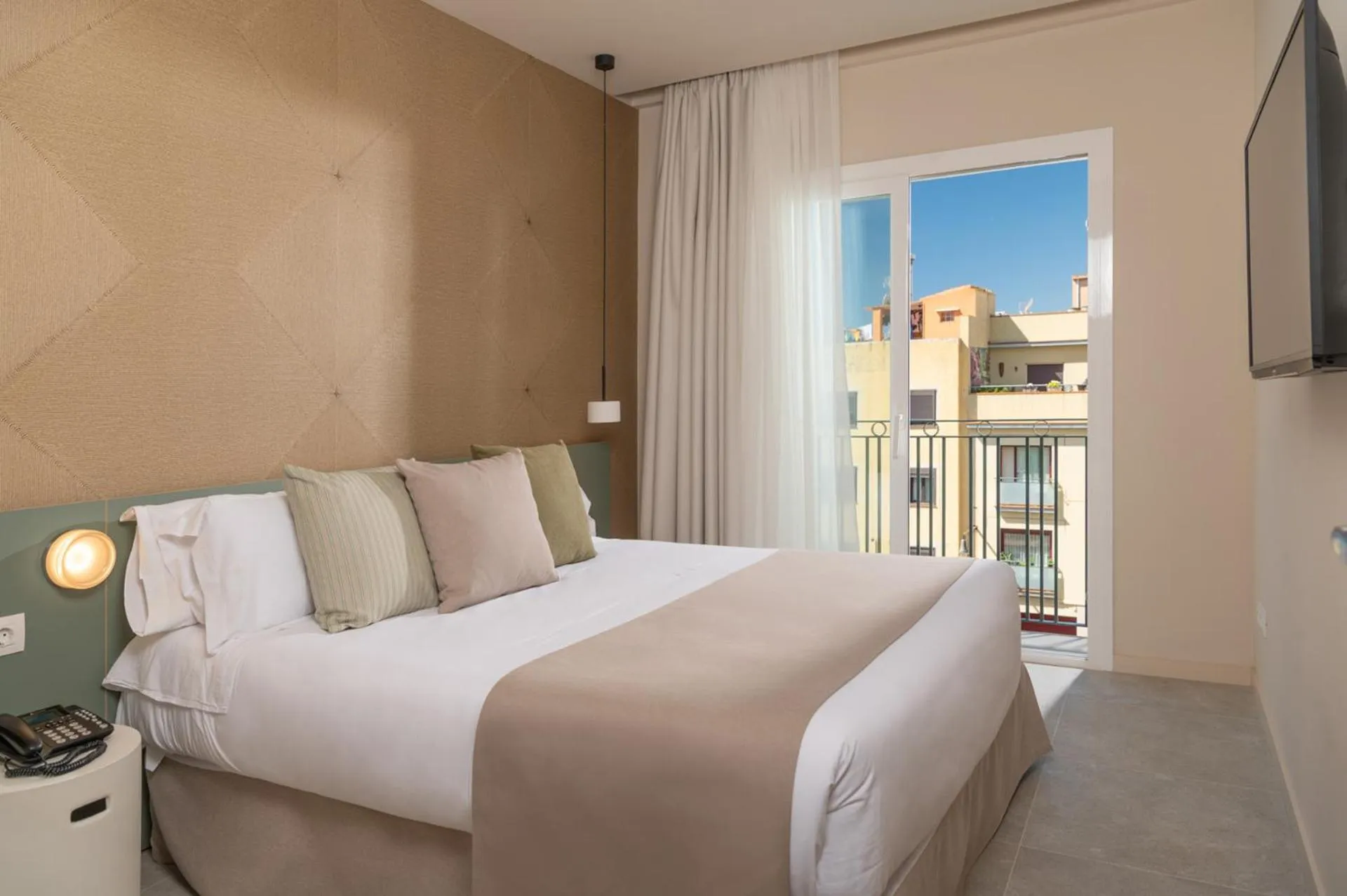 Bed in AQUA Hotel Bertran Park