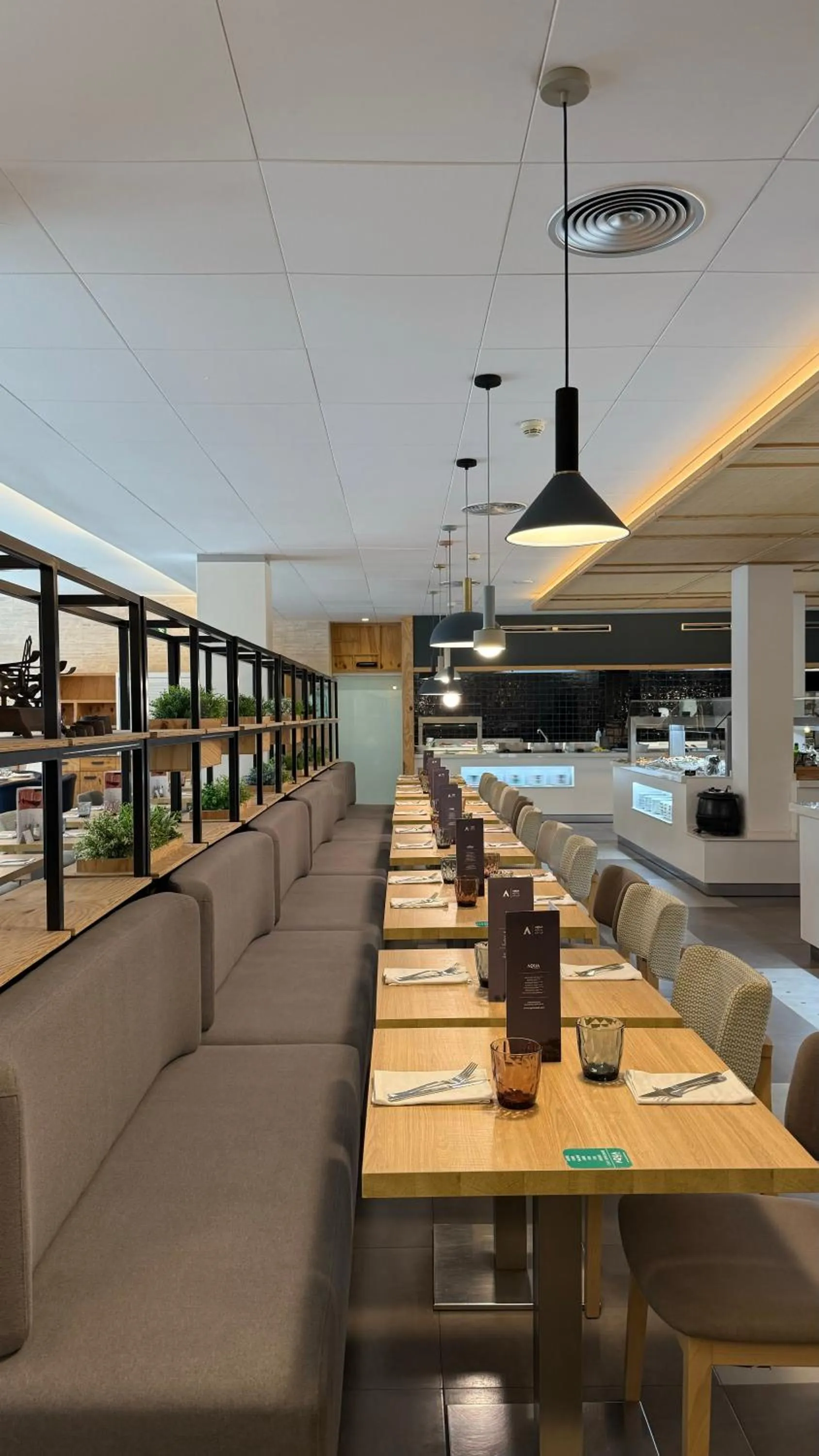 Restaurant/places to eat in AQUA Hotel Bertran Park