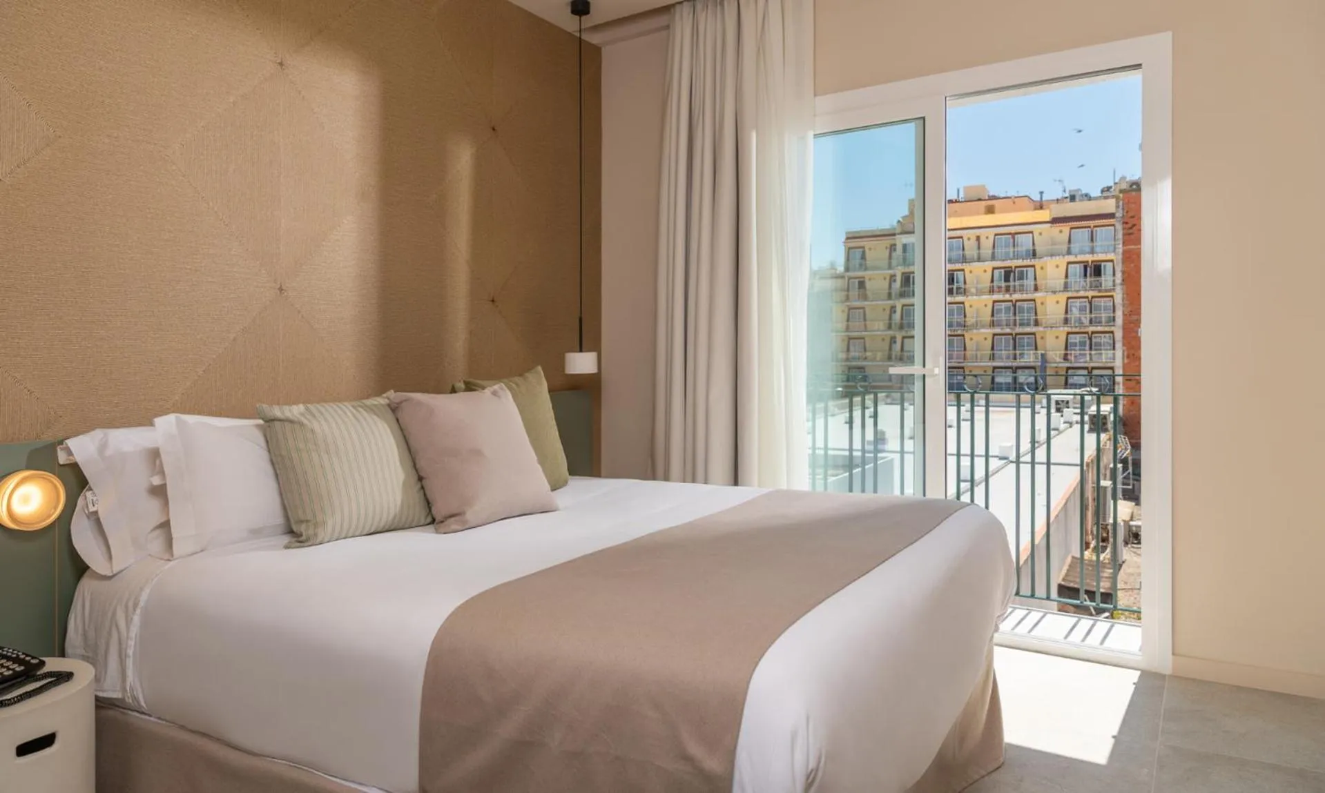 Bed in AQUA Hotel Bertran Park