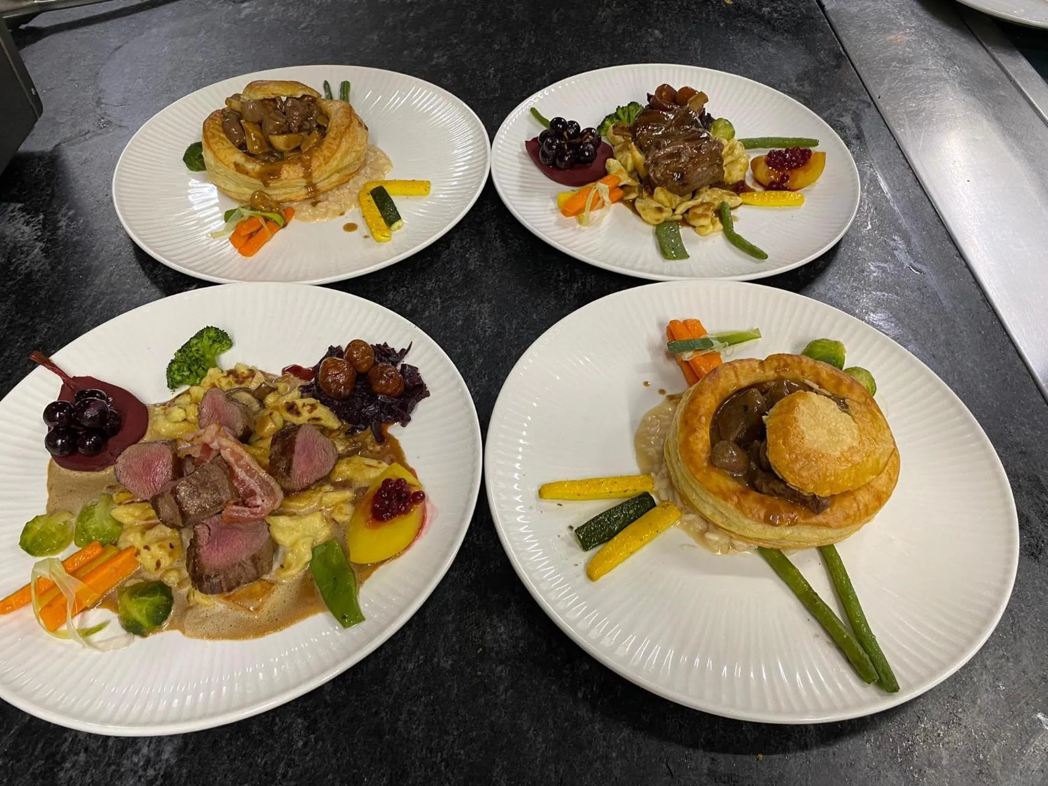 Restaurant/places to eat in Hotel Santana