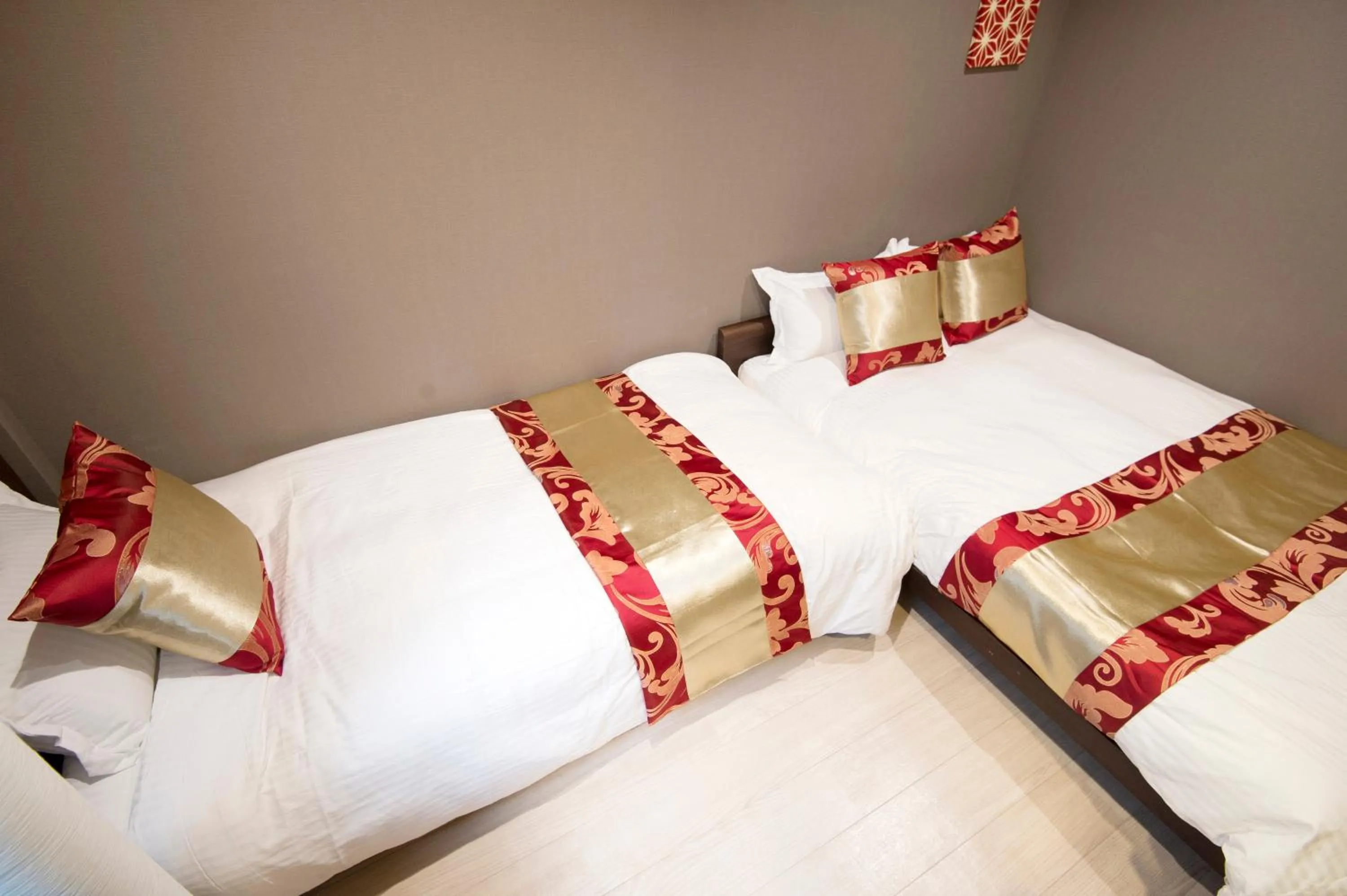 Bed in akihabara marutomo hotel