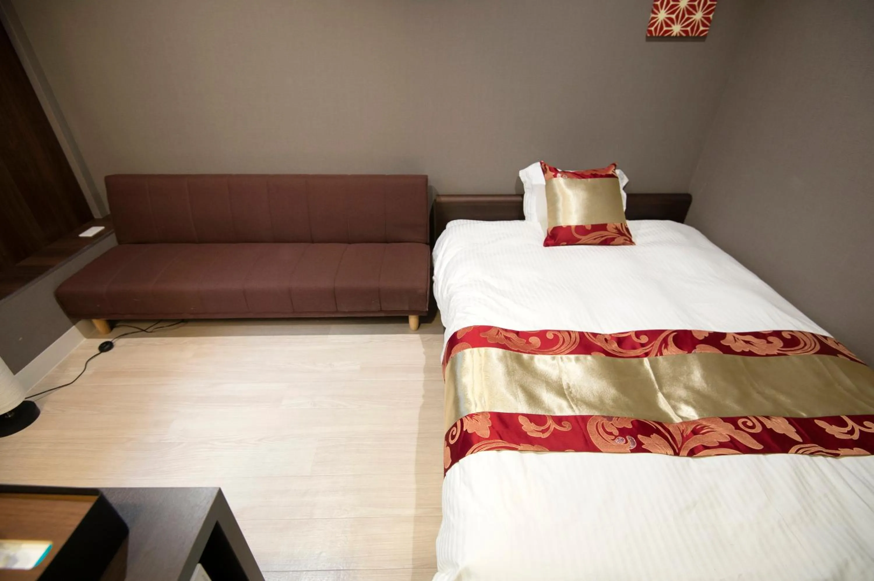 Bed in akihabara marutomo hotel