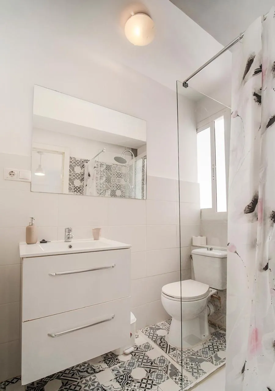 Shower in Aroma D’ Valencia