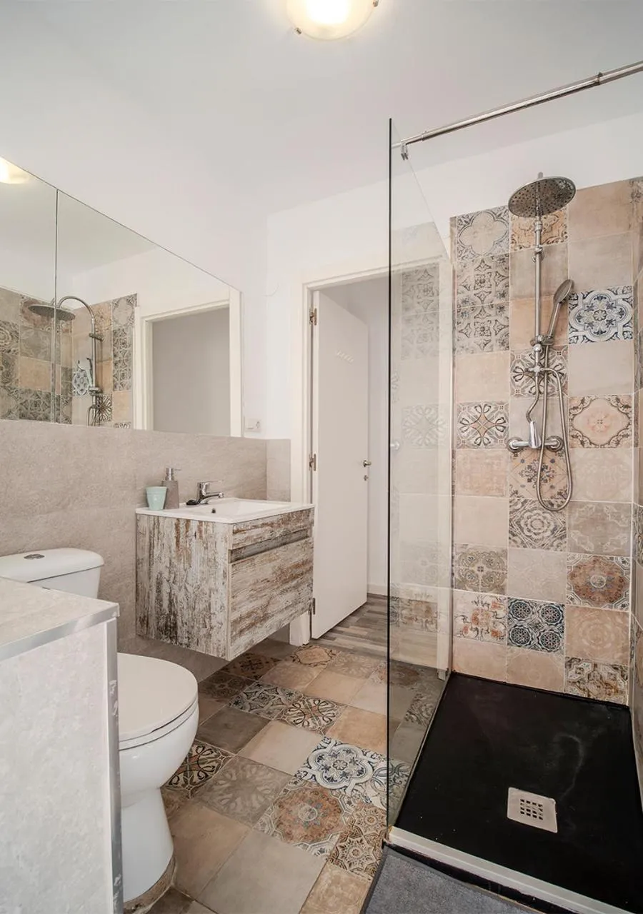 Shower in Aroma D’ Valencia