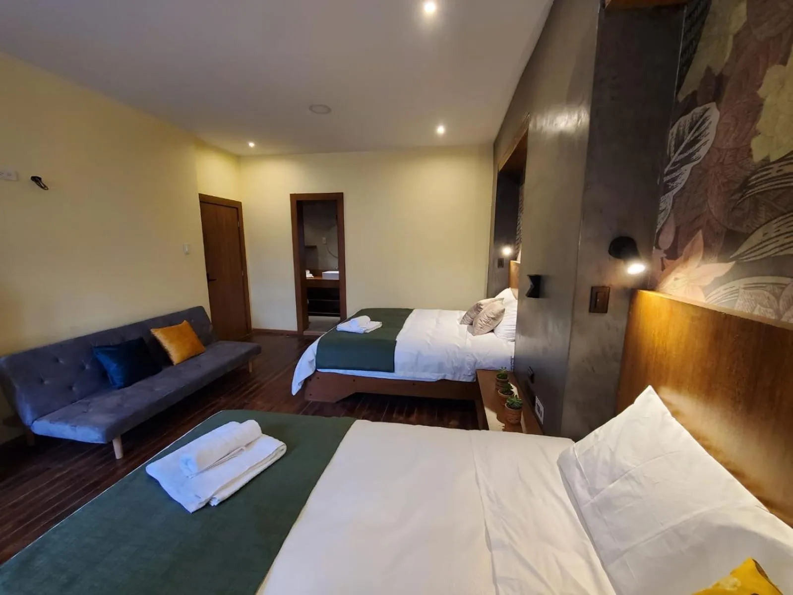 Bedroom, Bed in Hotel Inti Quito