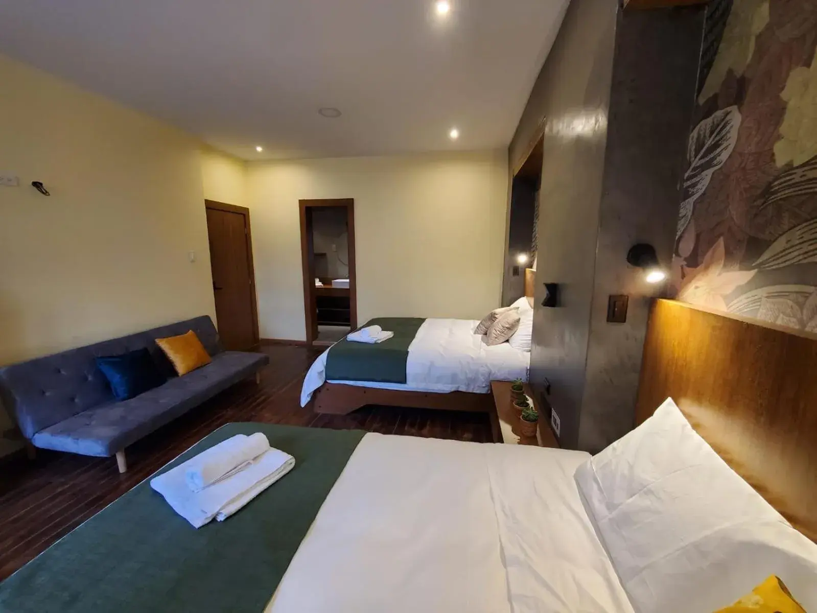 Family Room in Hotel Inti Quito Family Room in Hotel Inti Quito