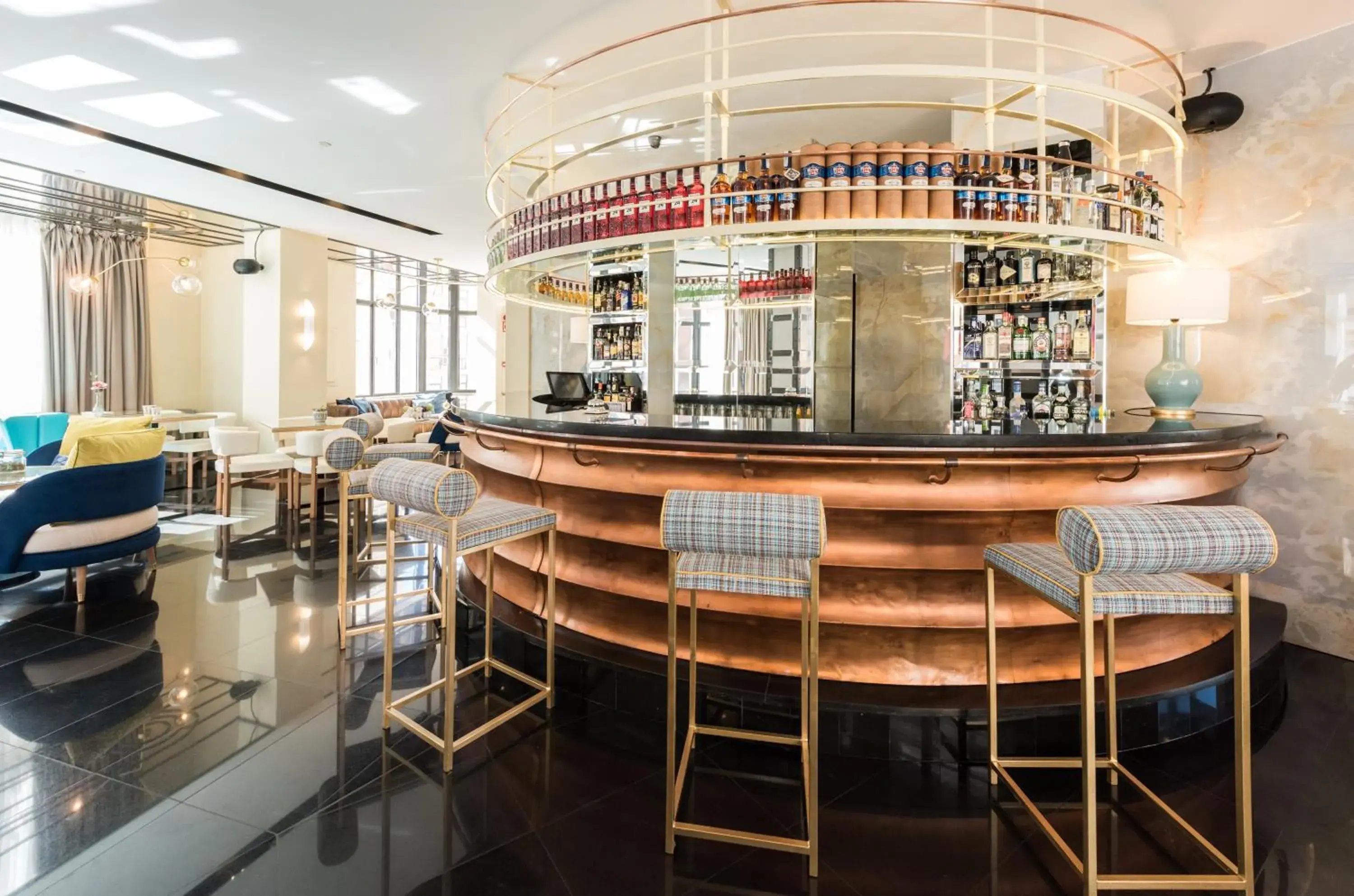 Lounge or bar in Vincci Capitol Lounge or bar in Vincci Capitol