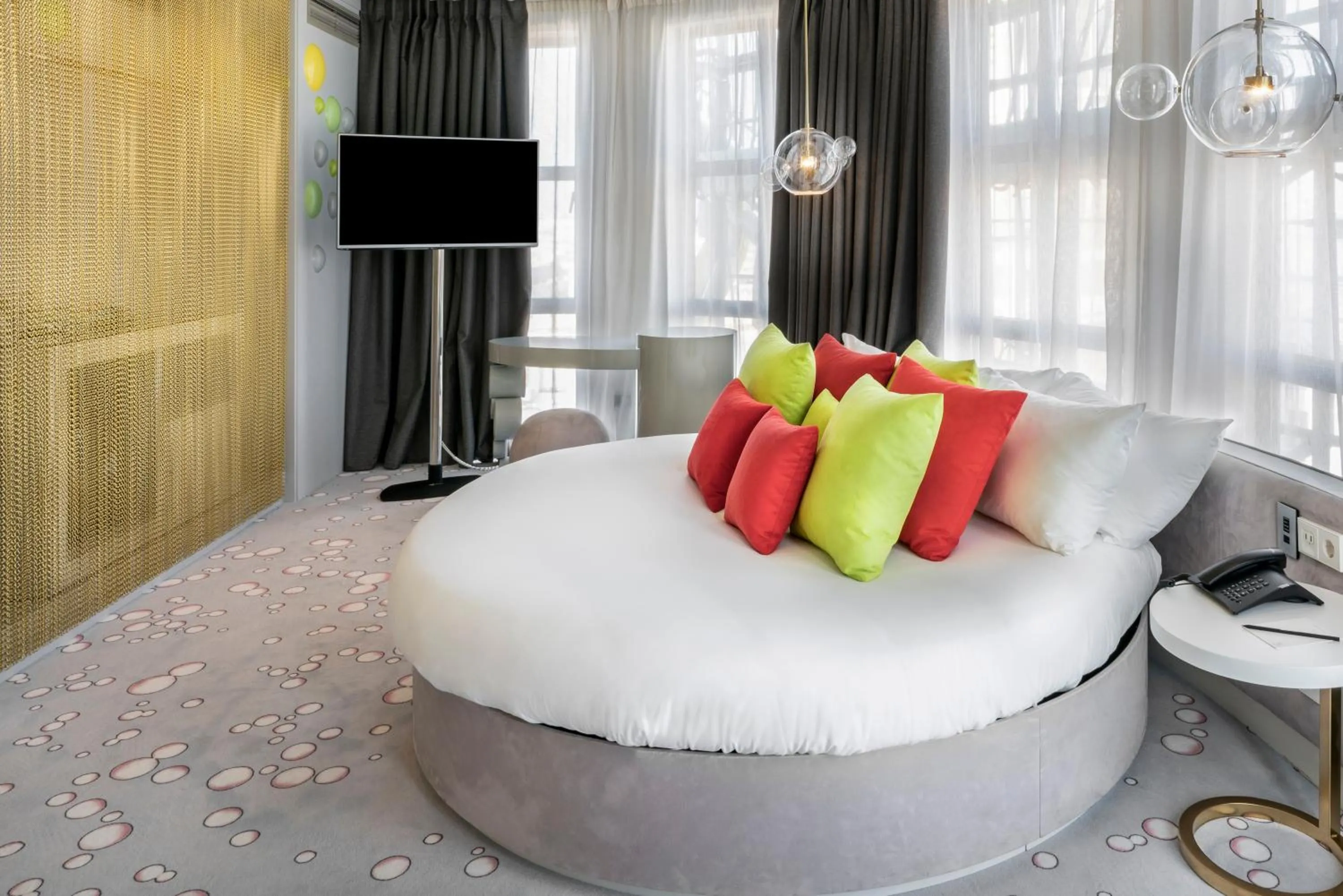 TV and multimedia, Bed in Vincci Capitol