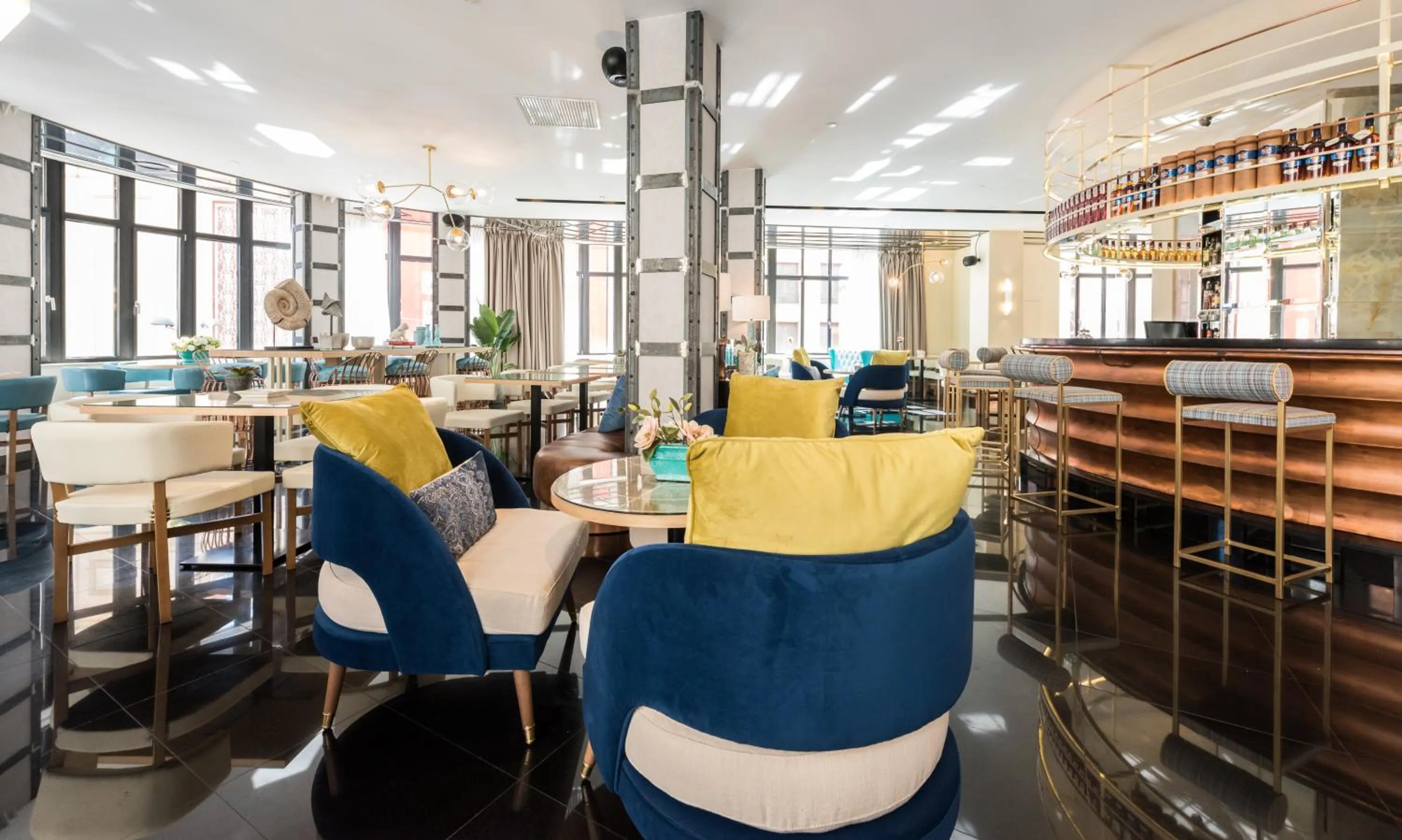 Restaurant/places to eat in Vincci Capitol