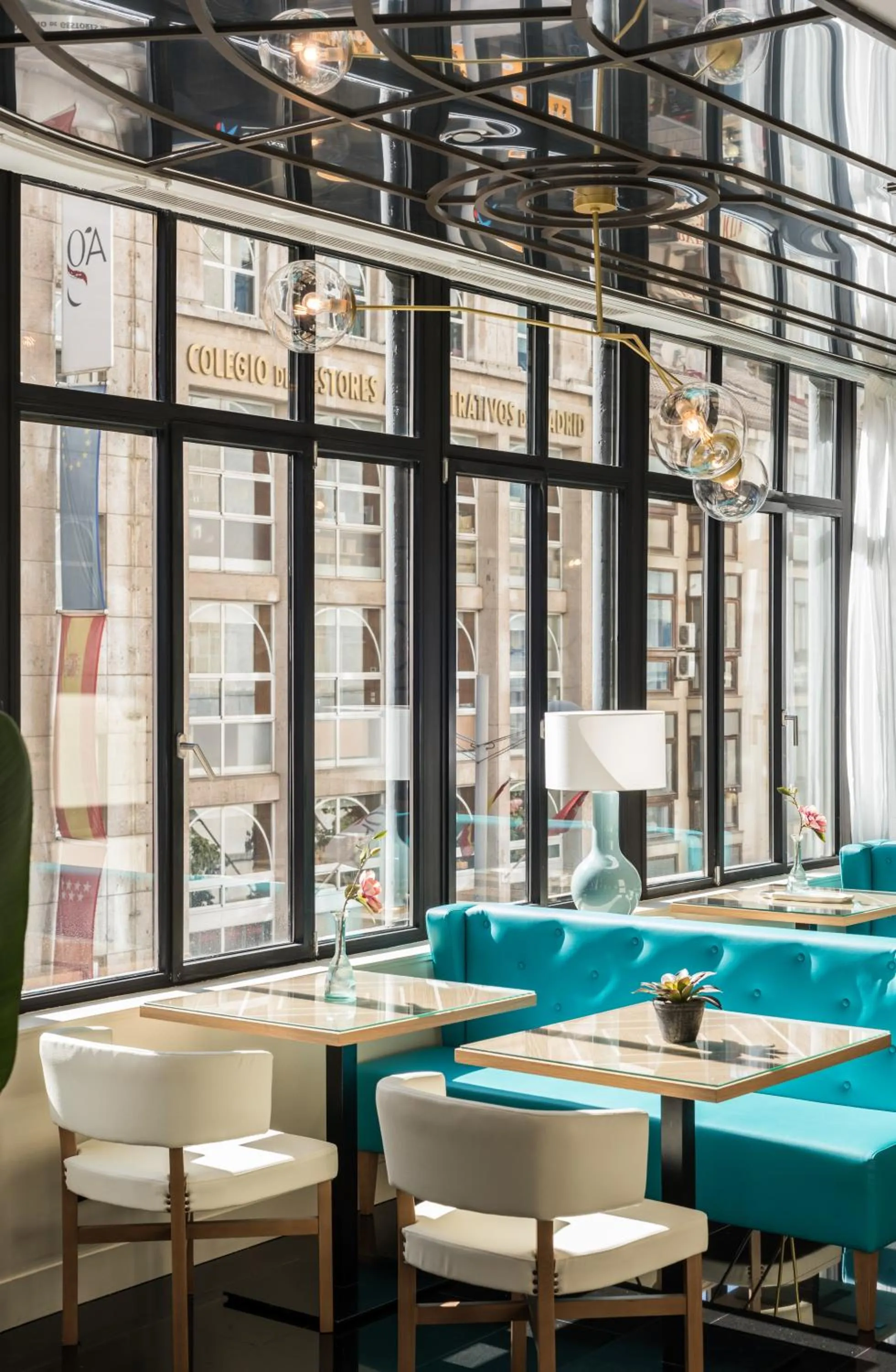 Restaurant/places to eat in Vincci Capitol