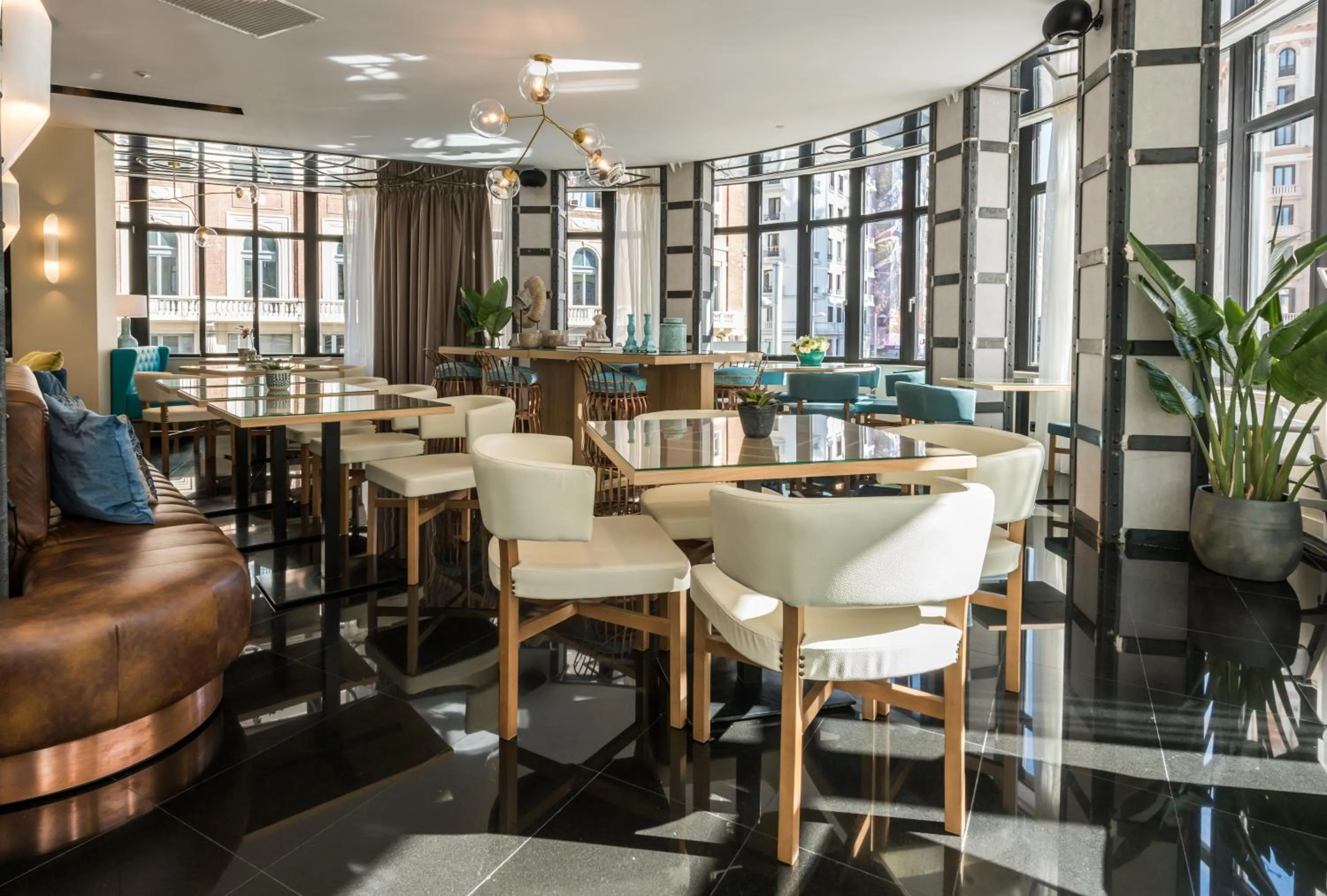 Restaurant/places to eat in Vincci Capitol