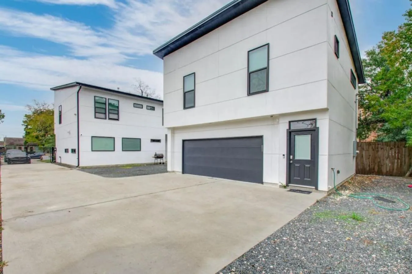 Modern 2 Bedroom 2 Bathroom Near Downtown Houston