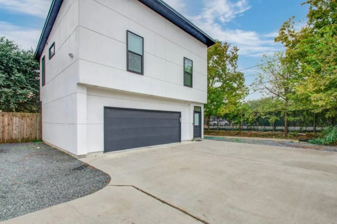 Modern 2 Bedroom 2 Bathroom Near Downtown Houston