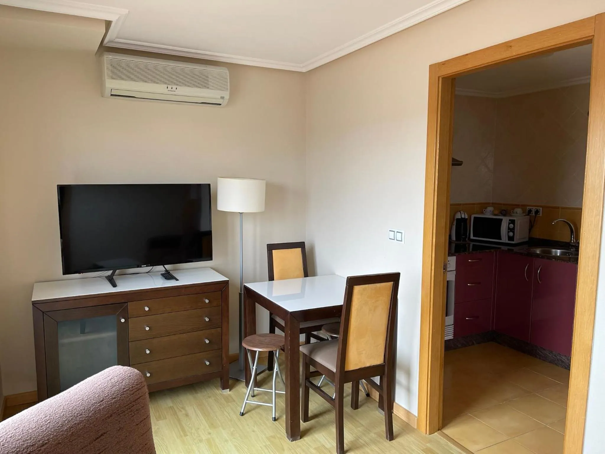 Communal lounge/ TV room in Aparthotel Arenteiro