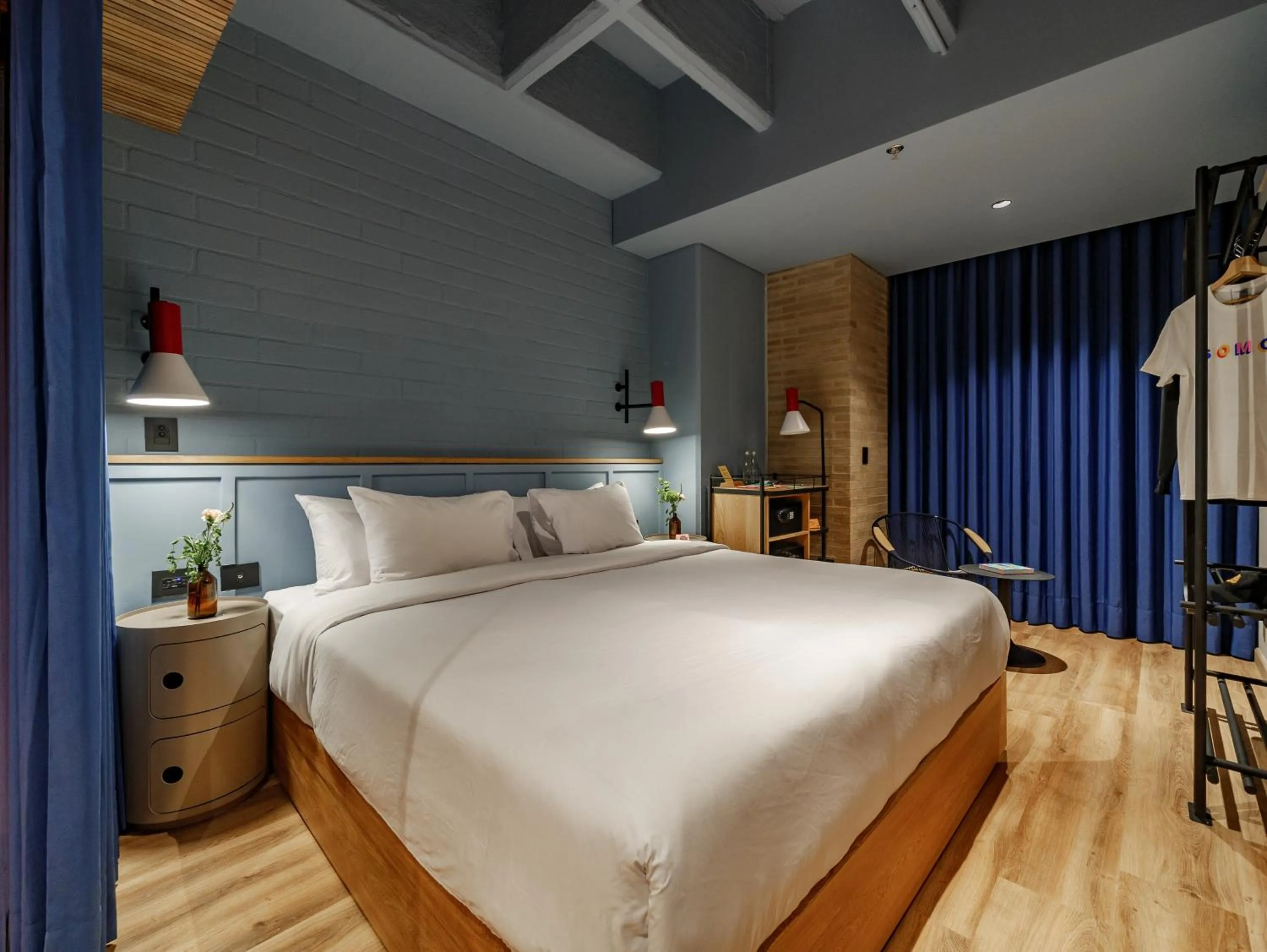 Photo of the whole room, Bed in The Somos Bold Hotel