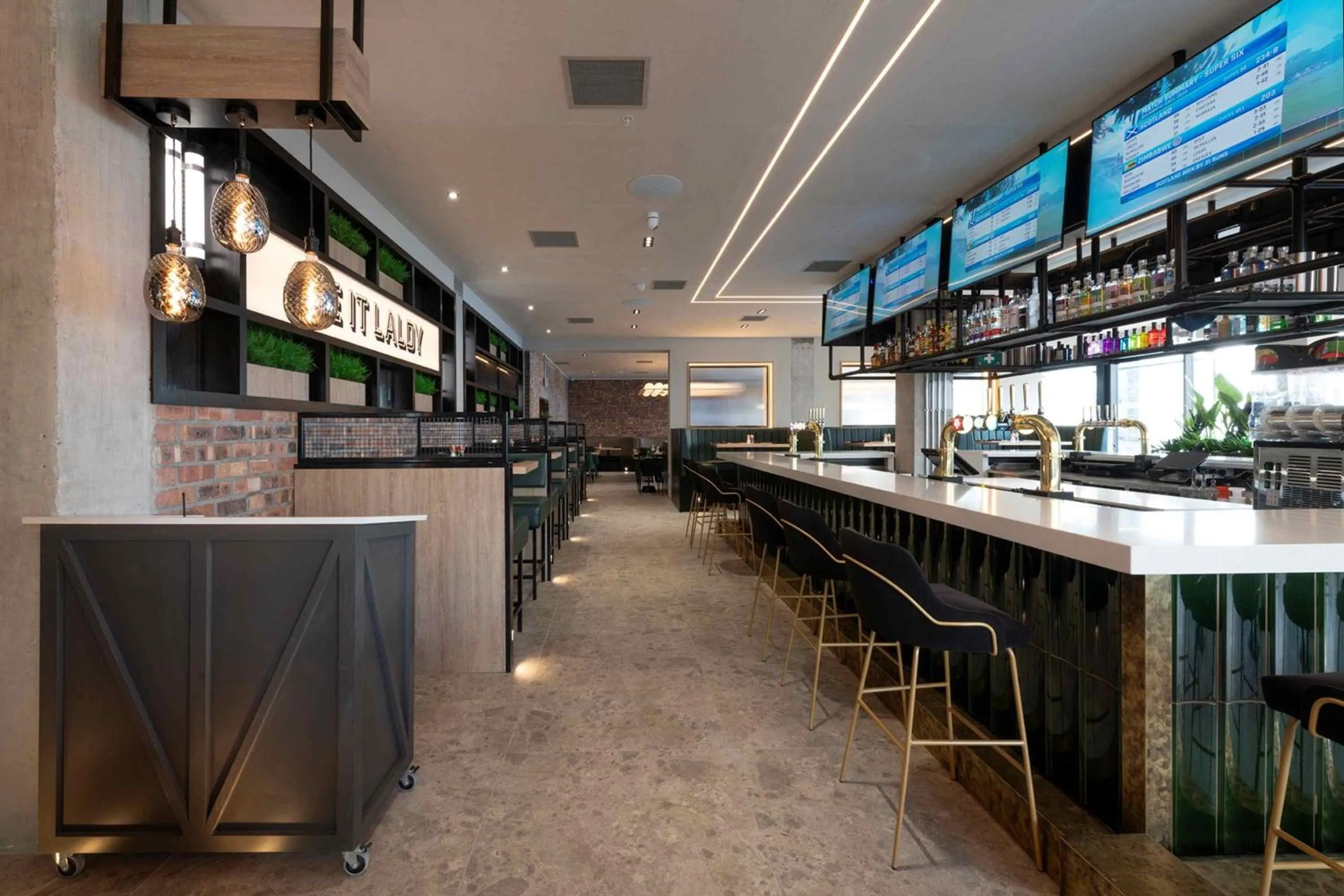 Restaurant/places to eat in Sandman Signature Glasgow Hotel